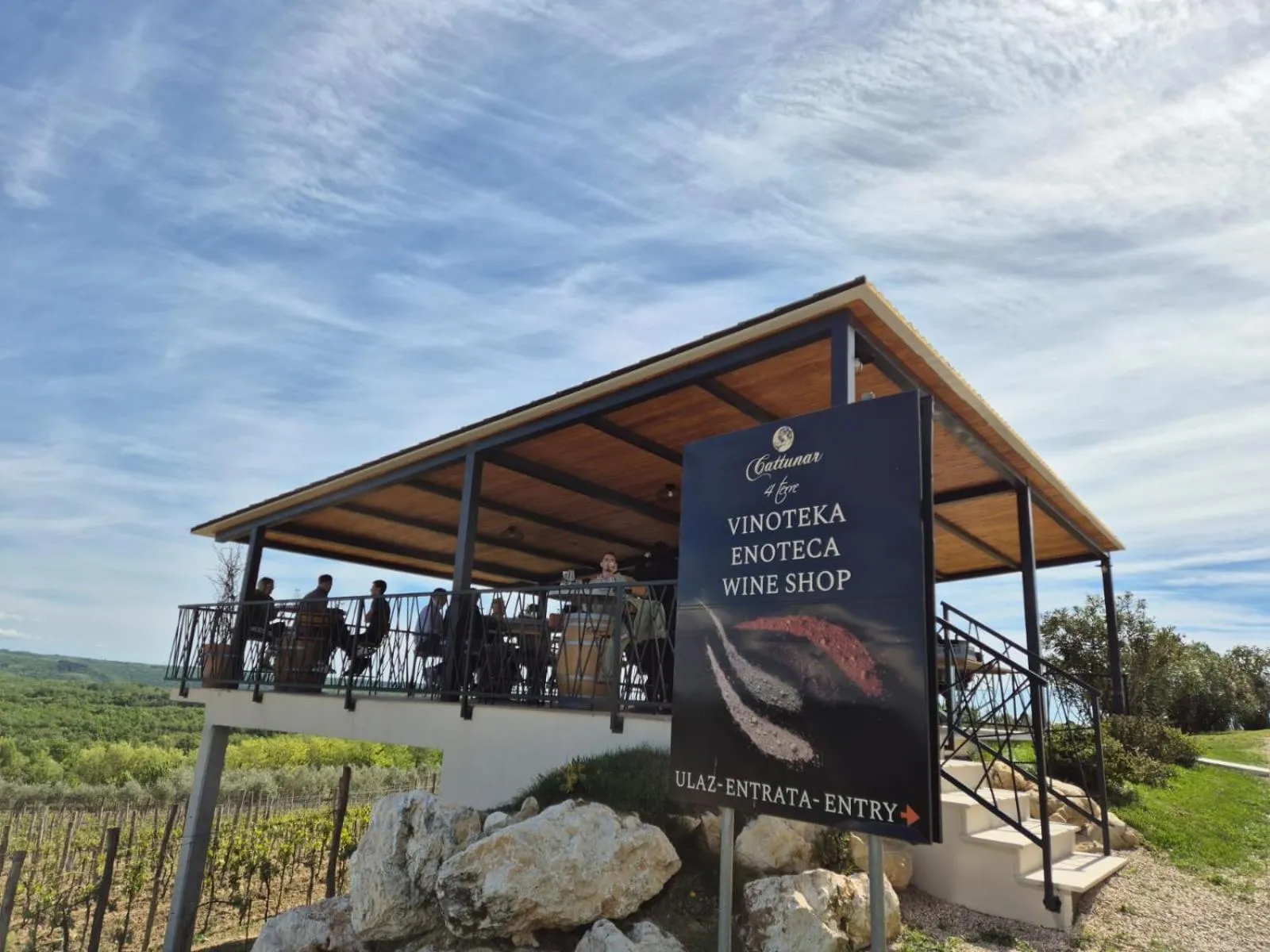 Garden in Wine Residence Cattunar