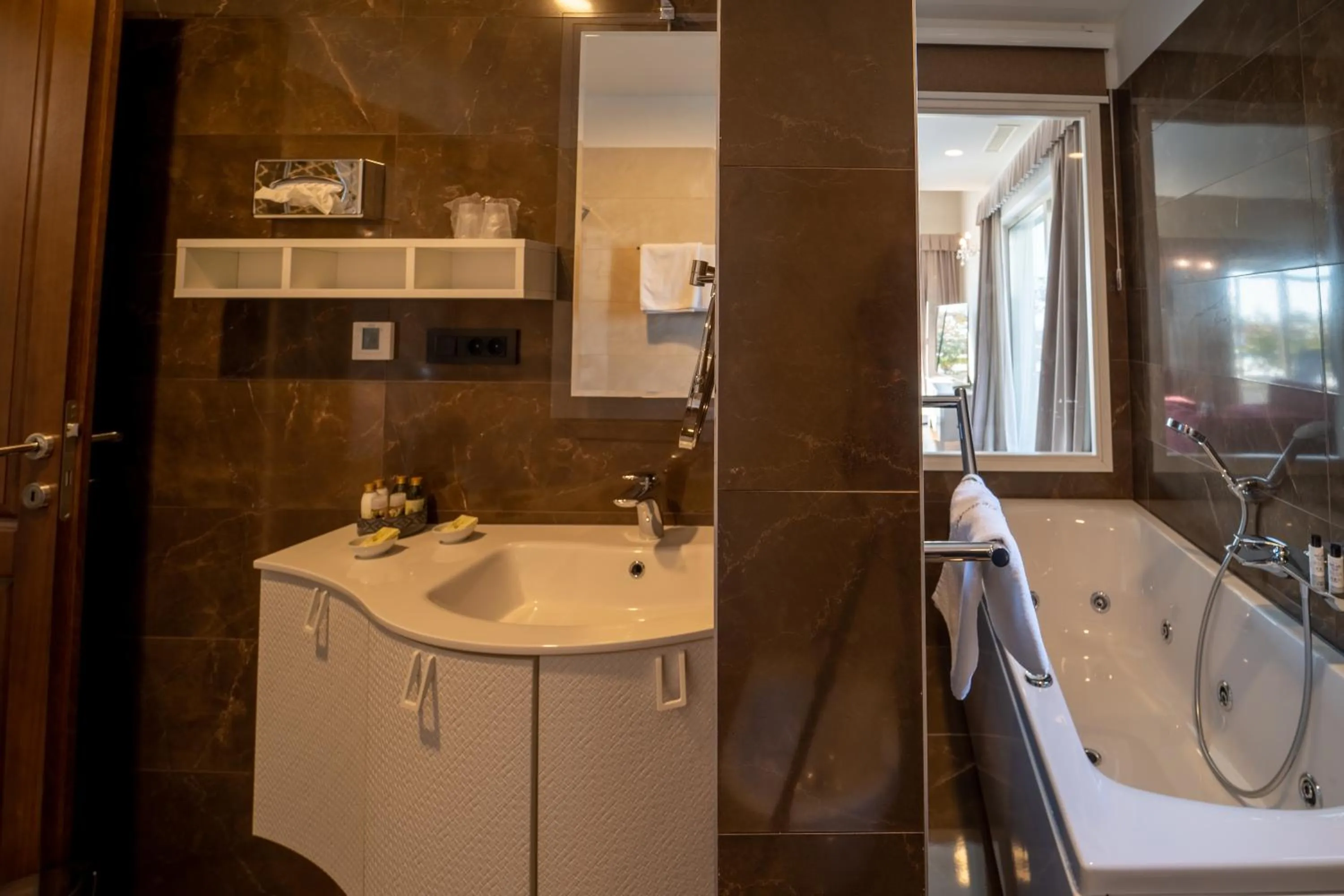 Bathroom in Wine Residence Cattunar