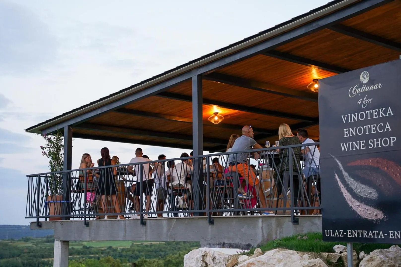 Garden in Wine Residence Cattunar