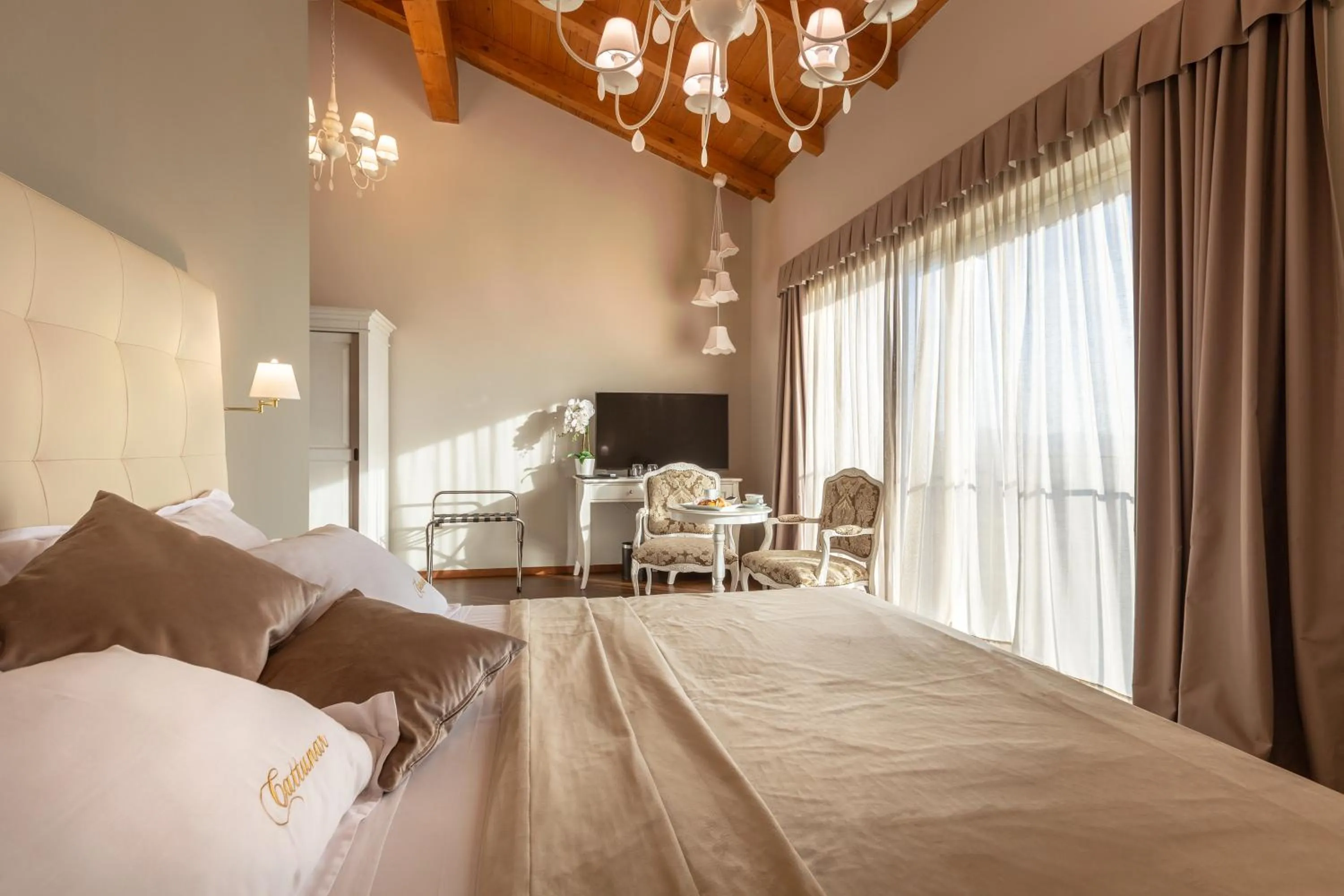 Photo of the whole room, Bed in Wine Residence Cattunar