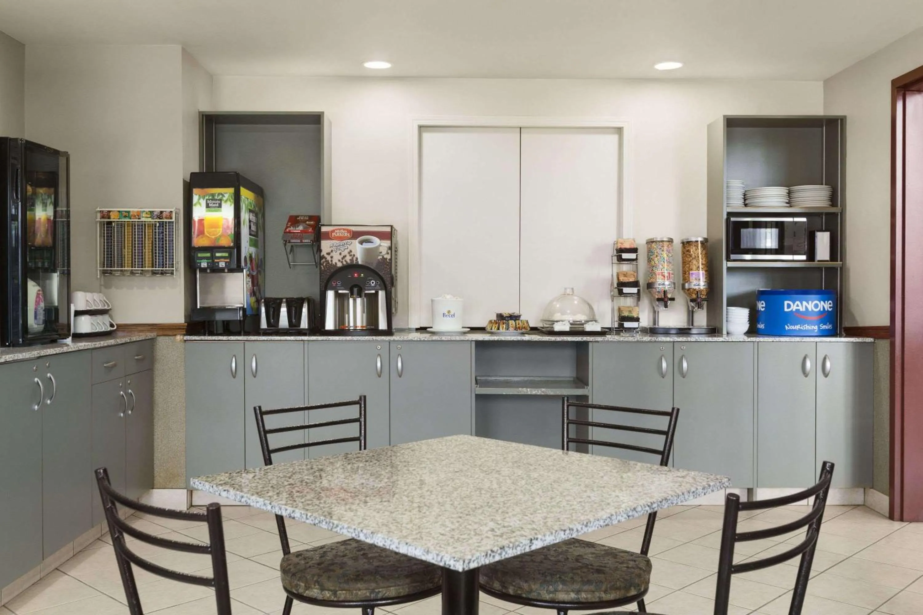 Restaurant/places to eat in Days Inn by Wyndham Steinbach