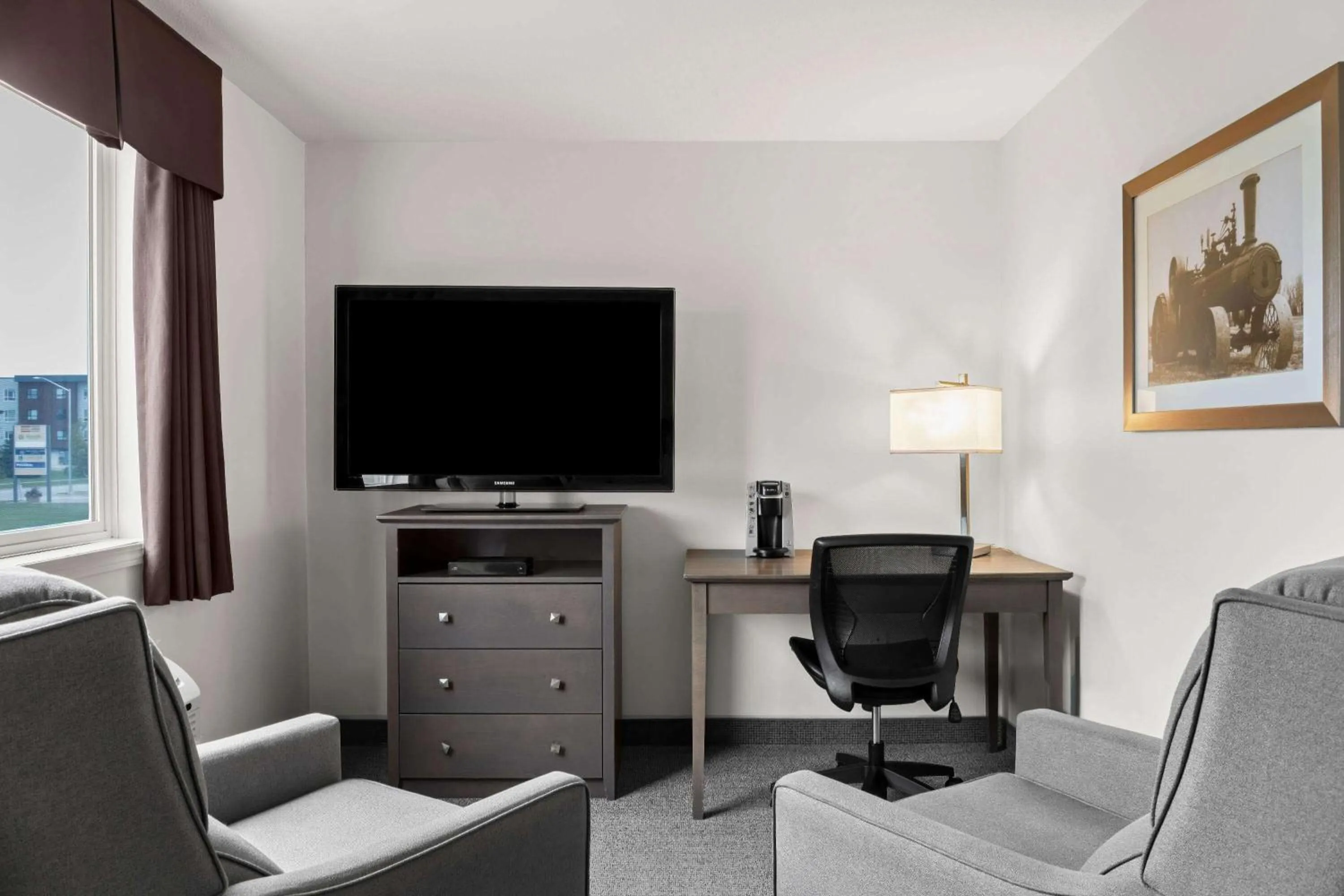 Bed in Days Inn by Wyndham Steinbach