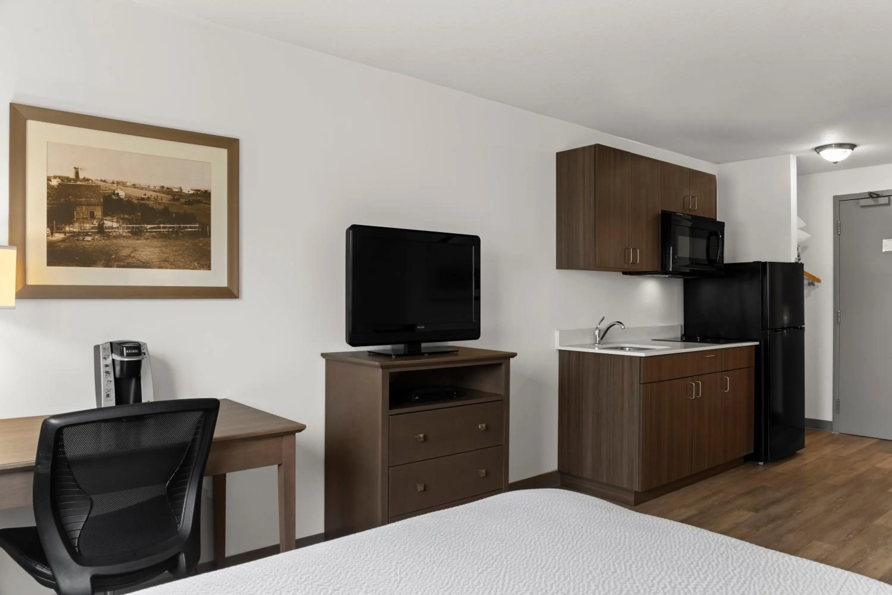 Kitchen or kitchenette in Days Inn by Wyndham Steinbach