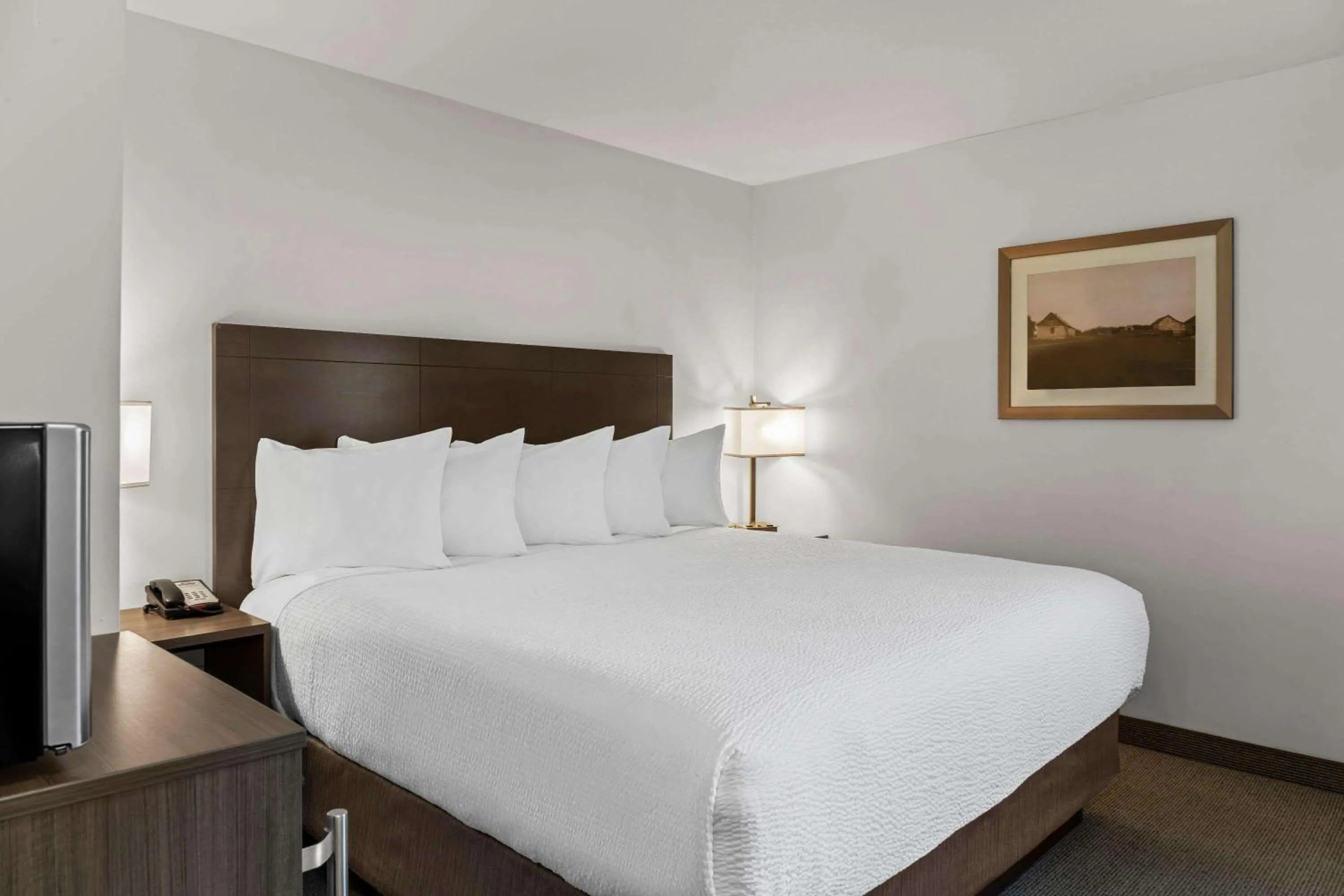 Bed in Days Inn by Wyndham Steinbach