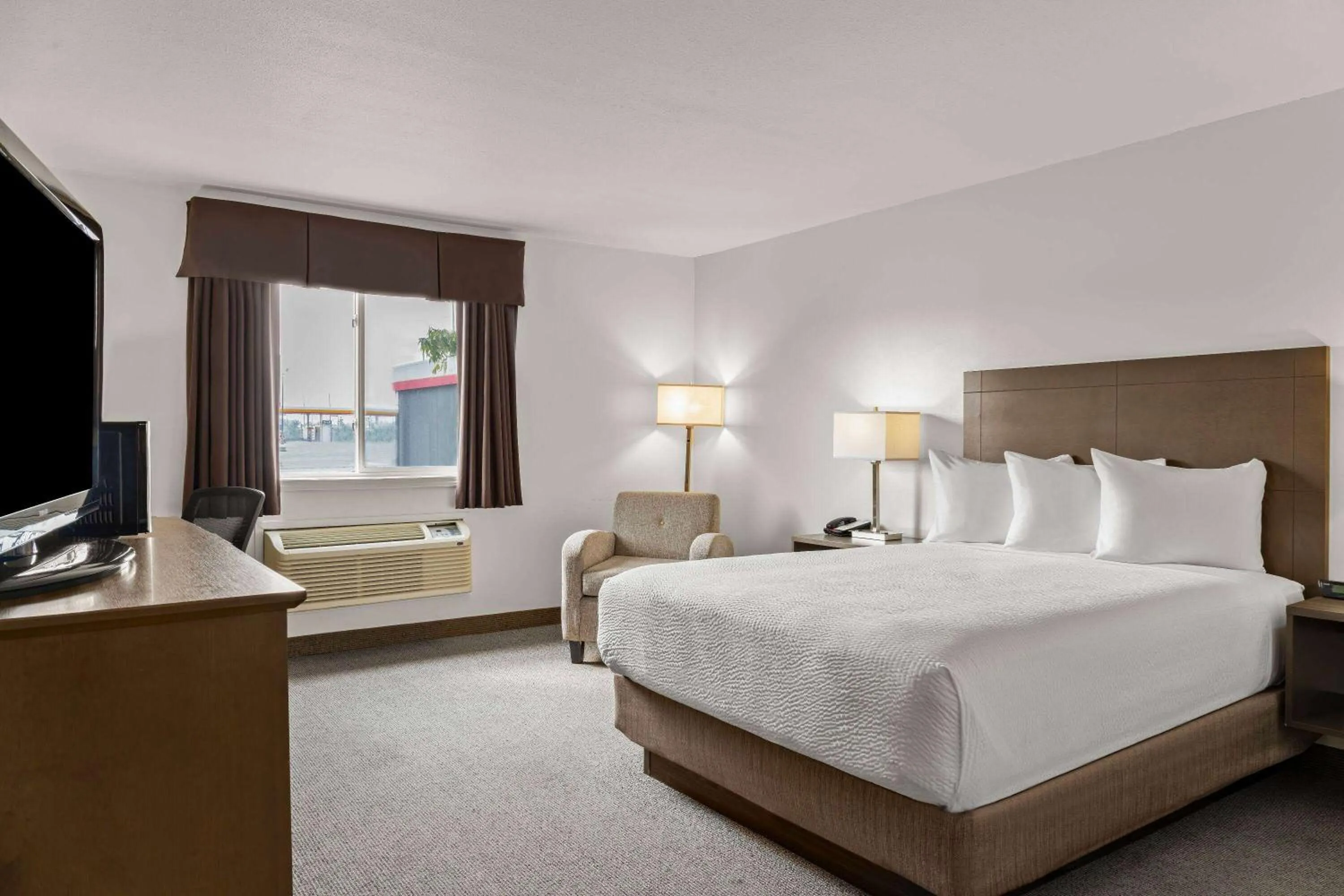 Photo of the whole room, Bed in Days Inn by Wyndham Steinbach