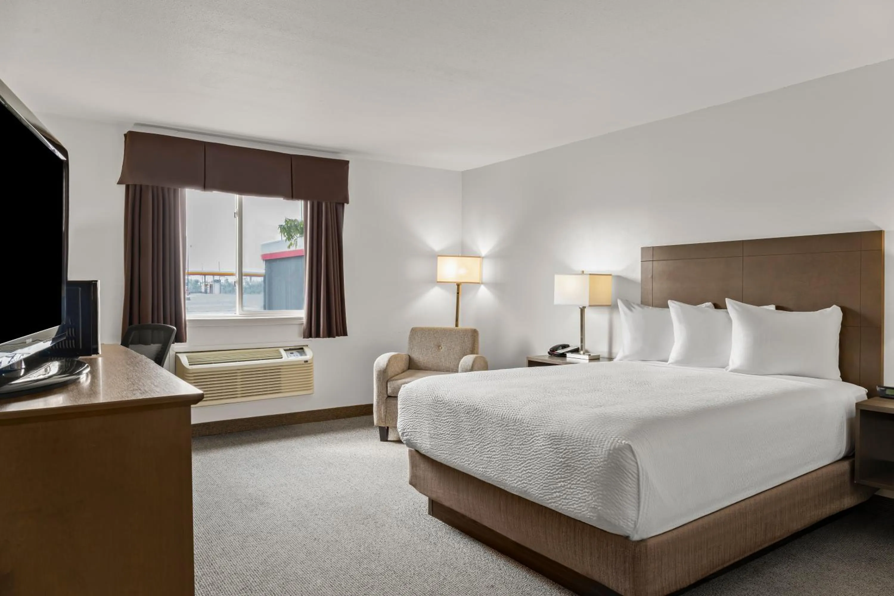 Bed in Days Inn by Wyndham Steinbach