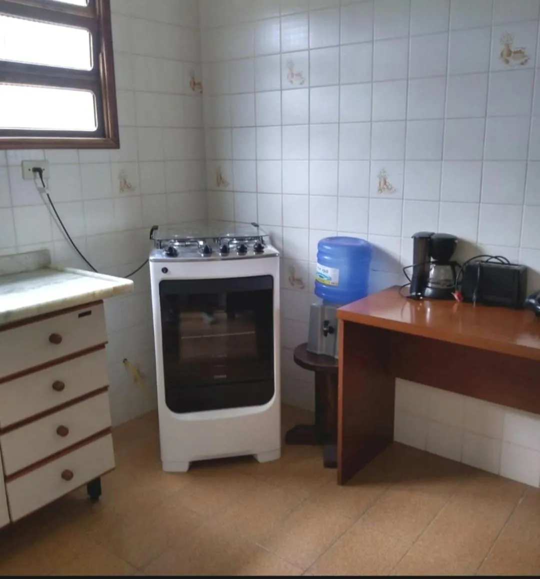 Communal kitchen in Apartamento Campos do Jordao