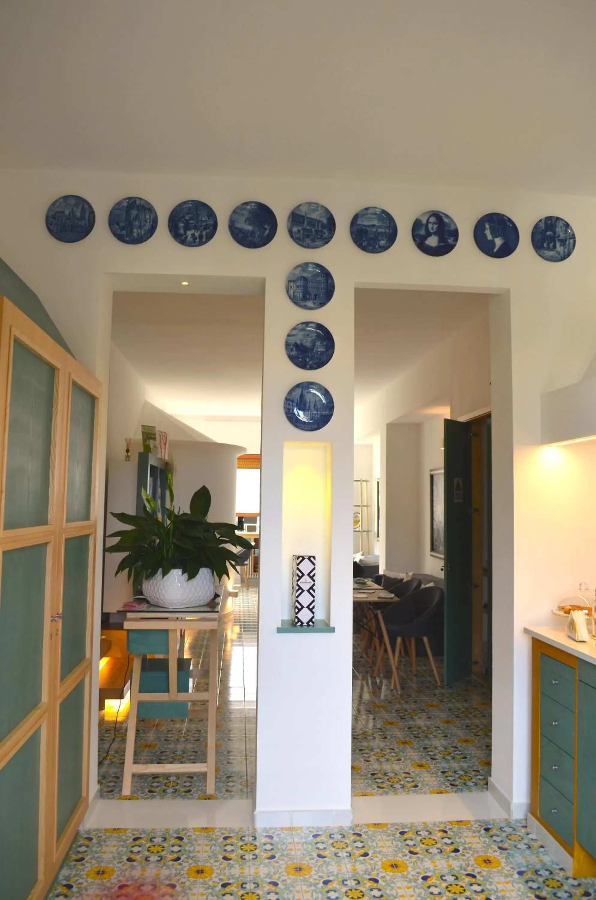 Communal lounge/ TV room in Luiselle Charming Accommodation Sorrento City Center