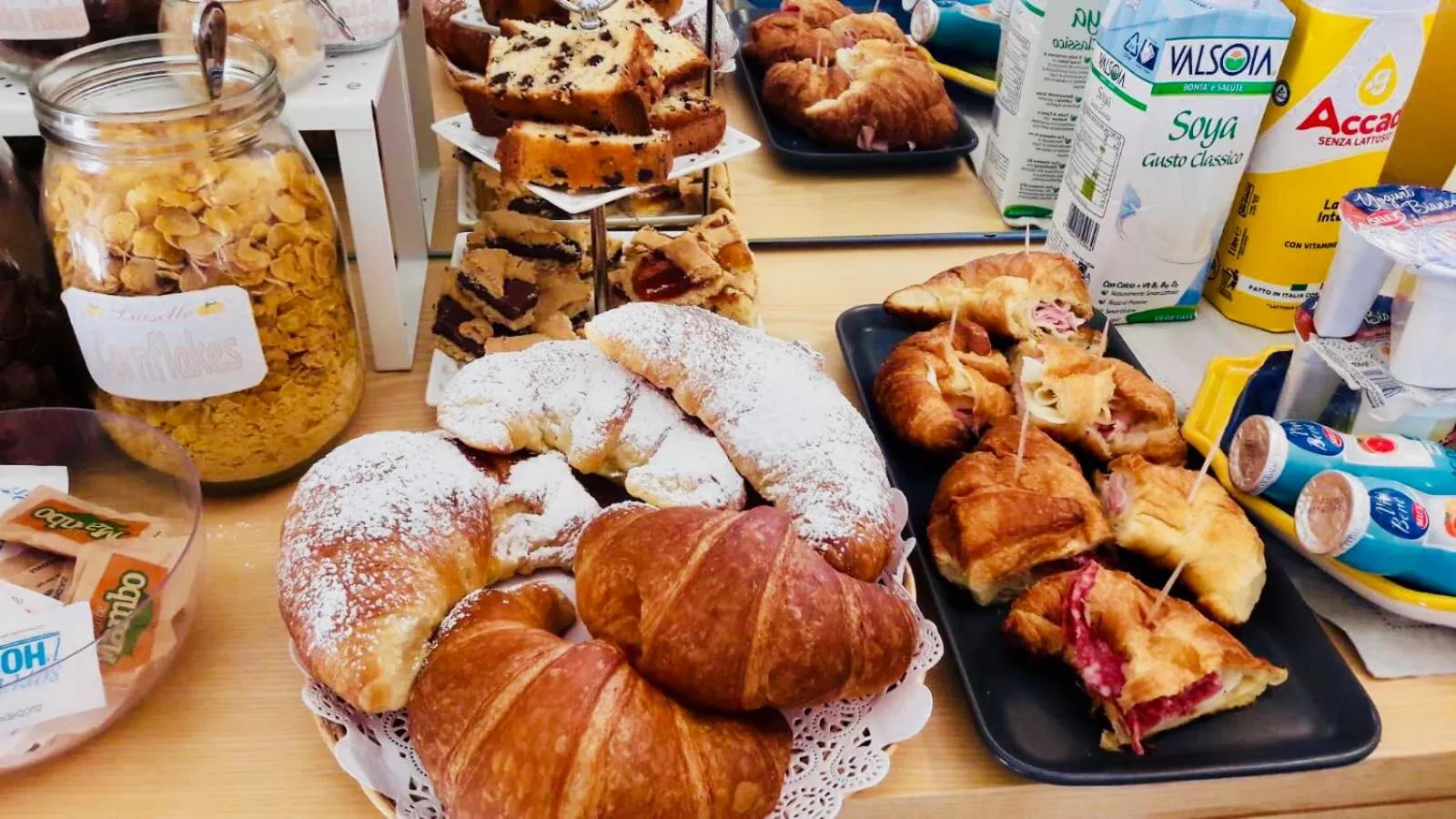 Food and drinks in Luiselle Charming Accommodation Sorrento City Center