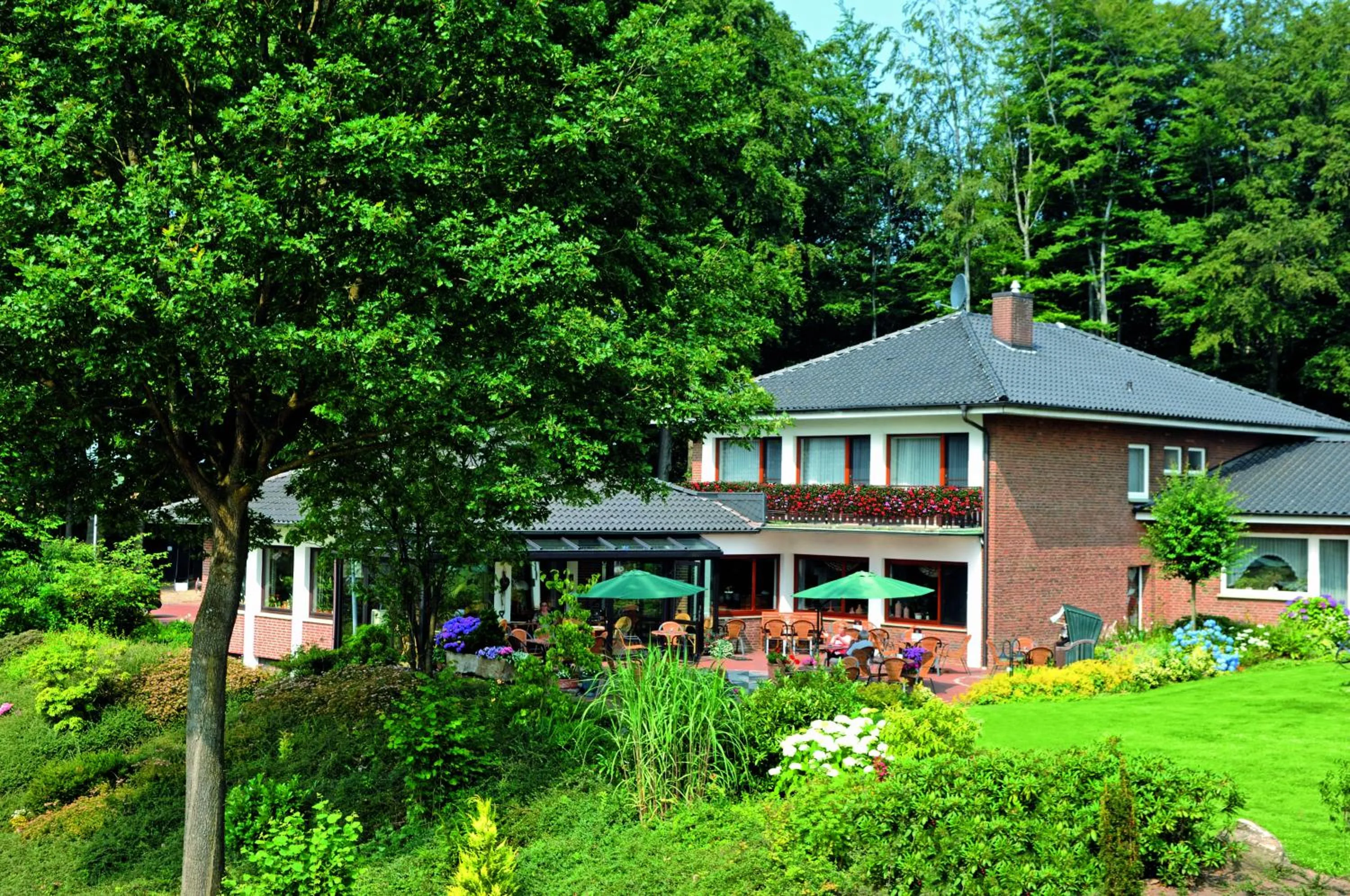 Property building in Hotel Land-gut-Hotel Wahlde