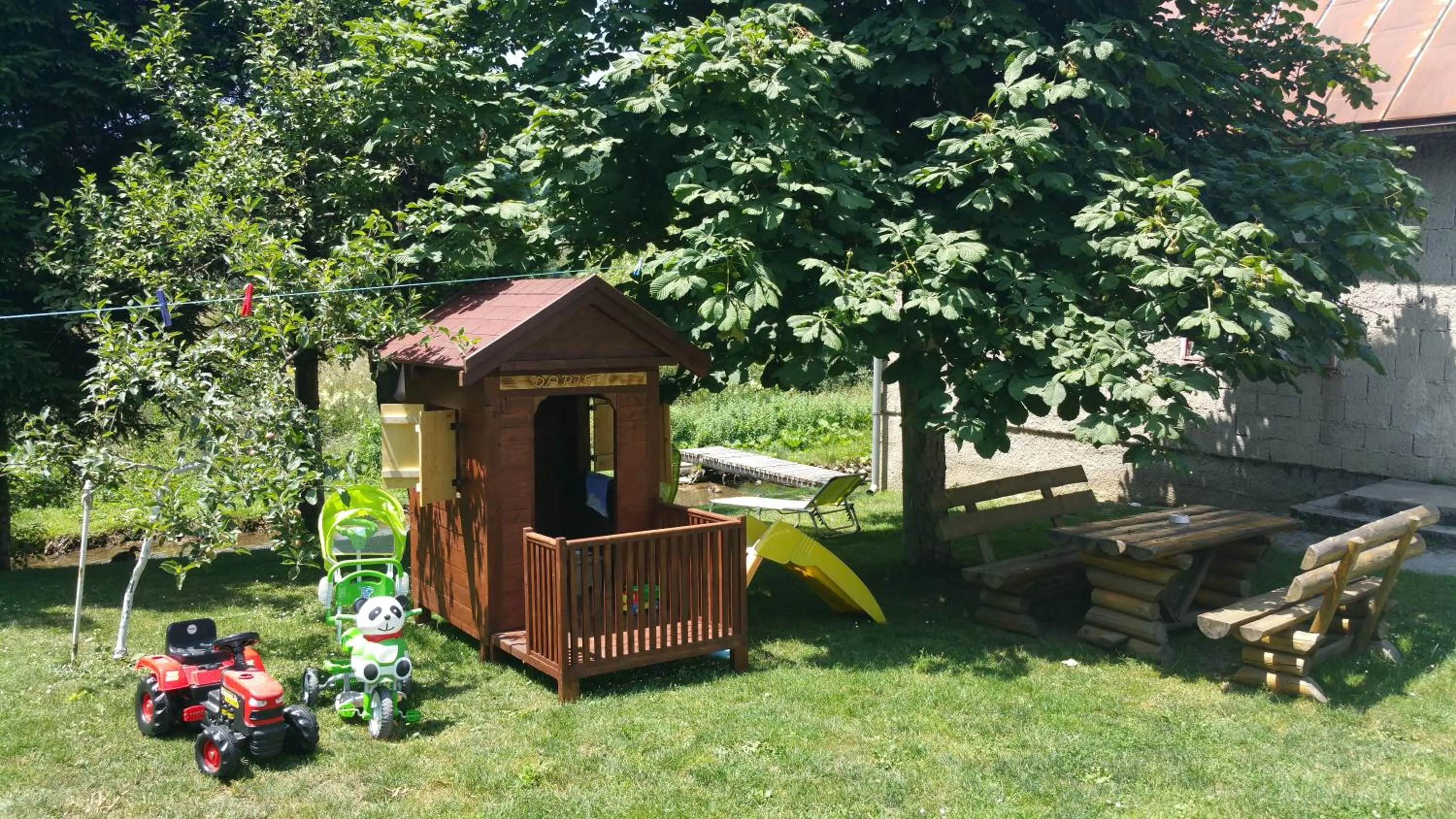 Patio in Rustic Inn River 2