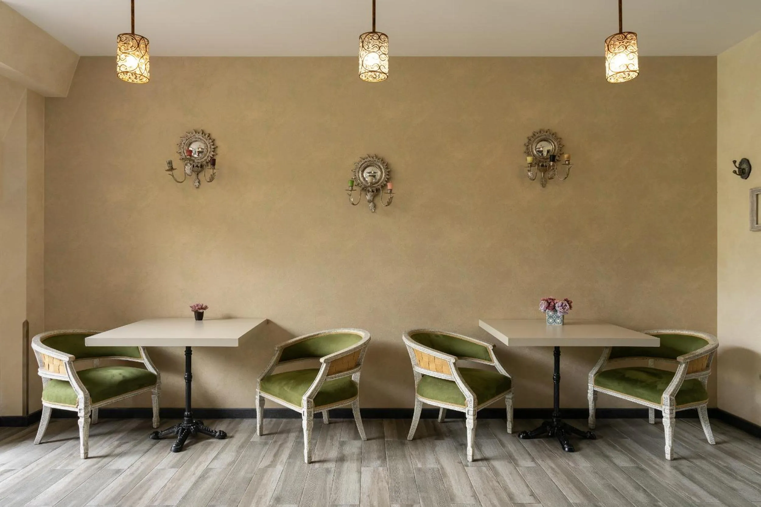 Restaurant/places to eat in Sephia Hotel