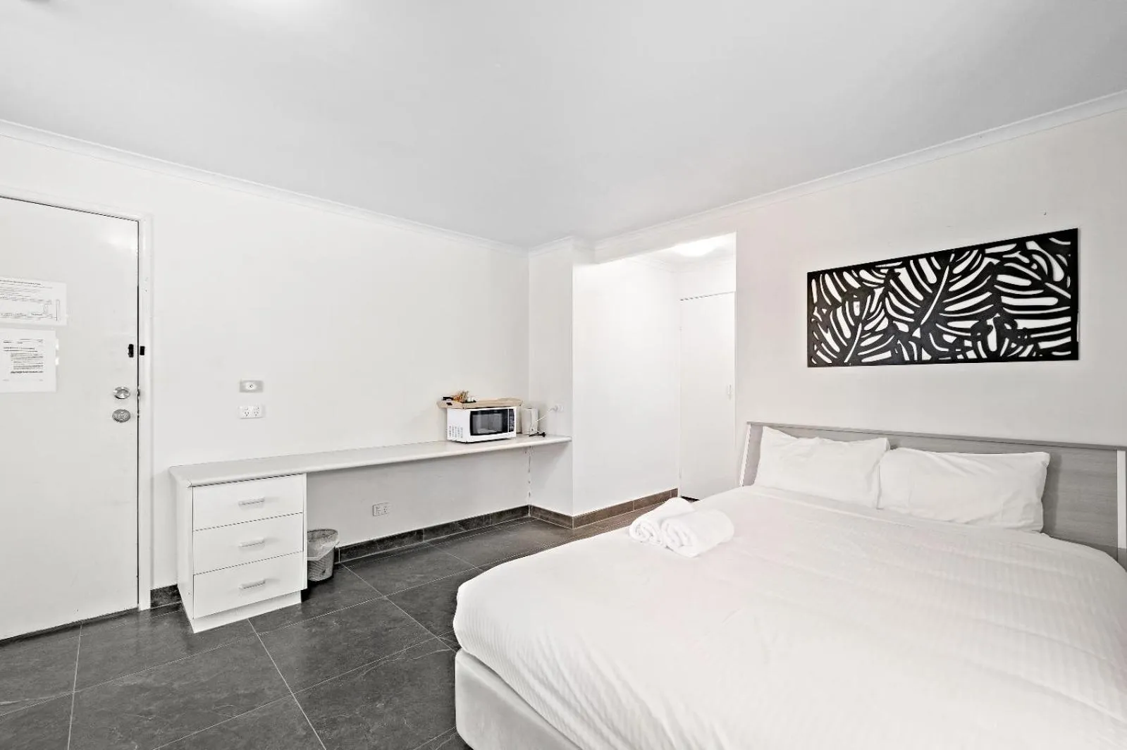 Bed in Gladstone CBD Motel