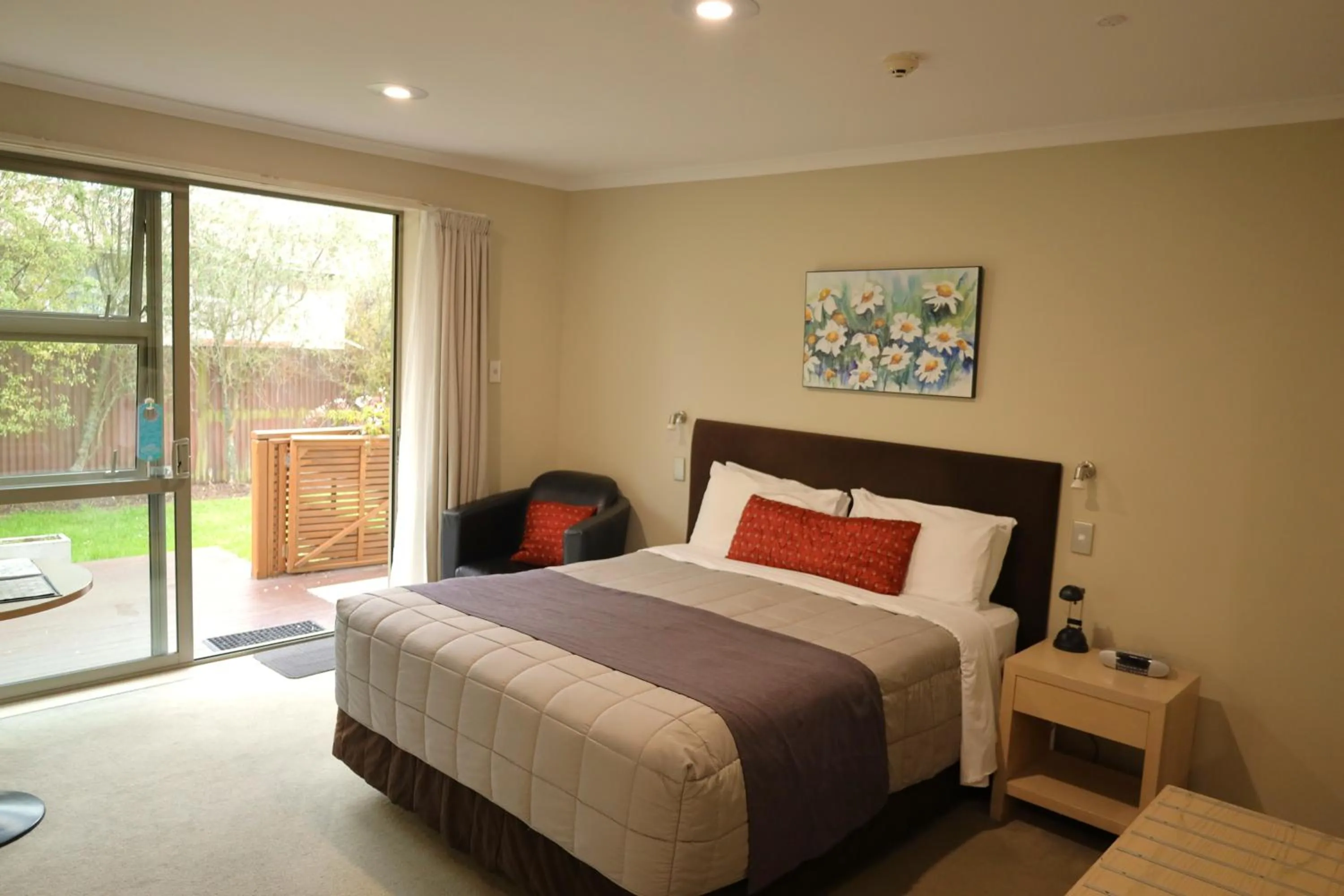 Deluxe Queen Studio  in TOWER JUNCTION MOTOR LODGE - Airport and Christchurch railway station Shuttle Service