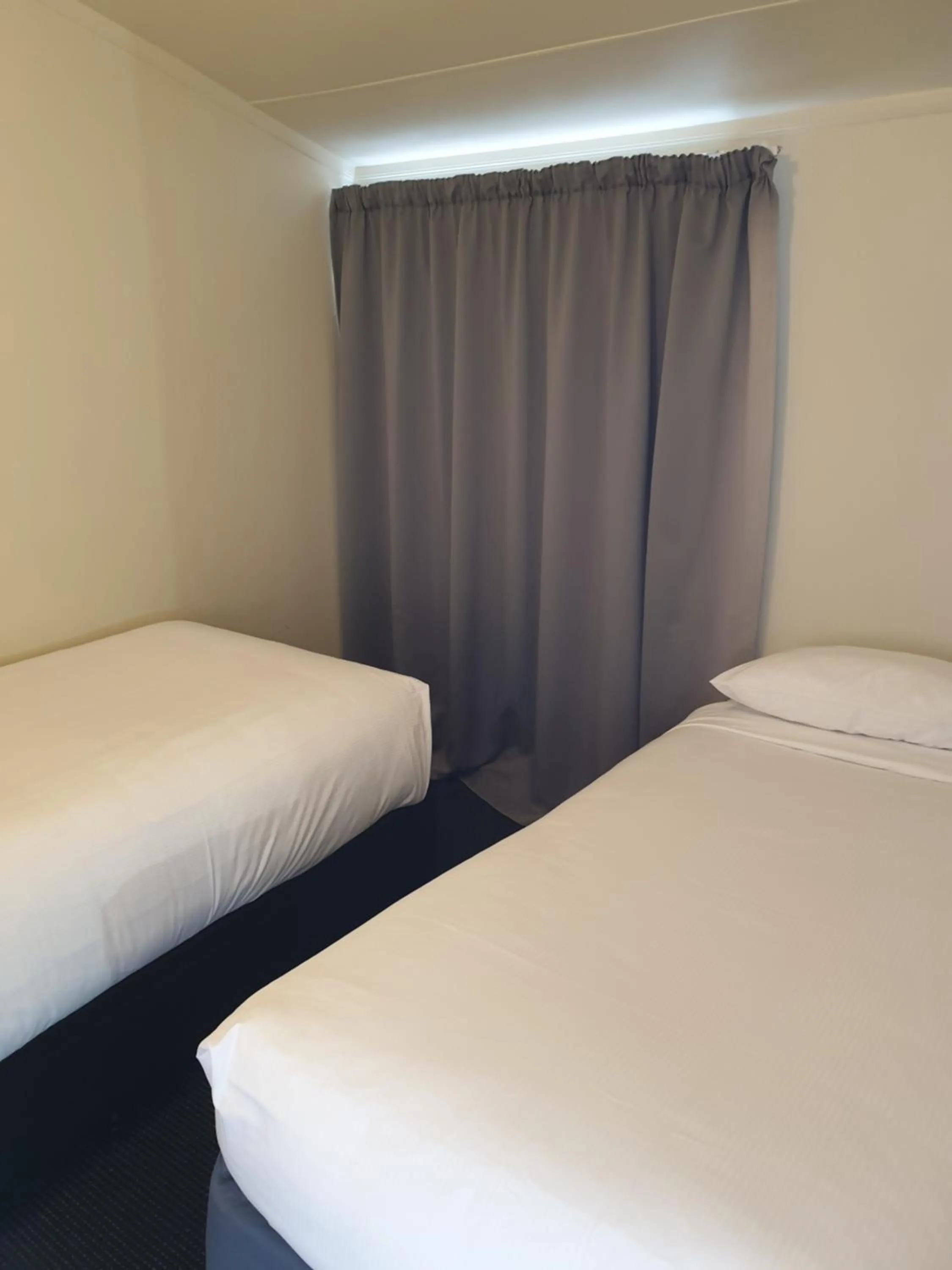 Bedroom, Bed in Northcote Motor Lodge