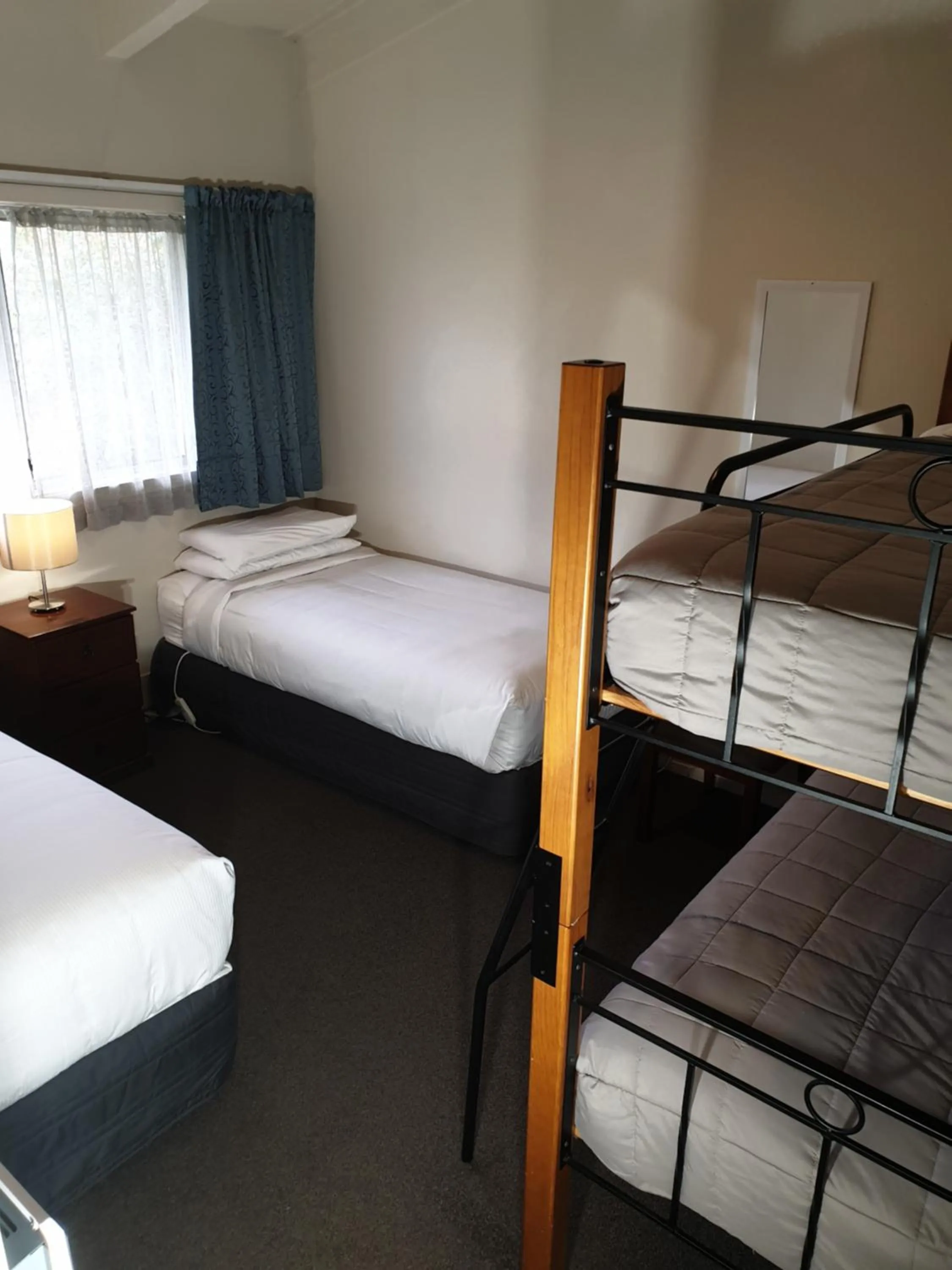 Bedroom, Bed in Northcote Motor Lodge