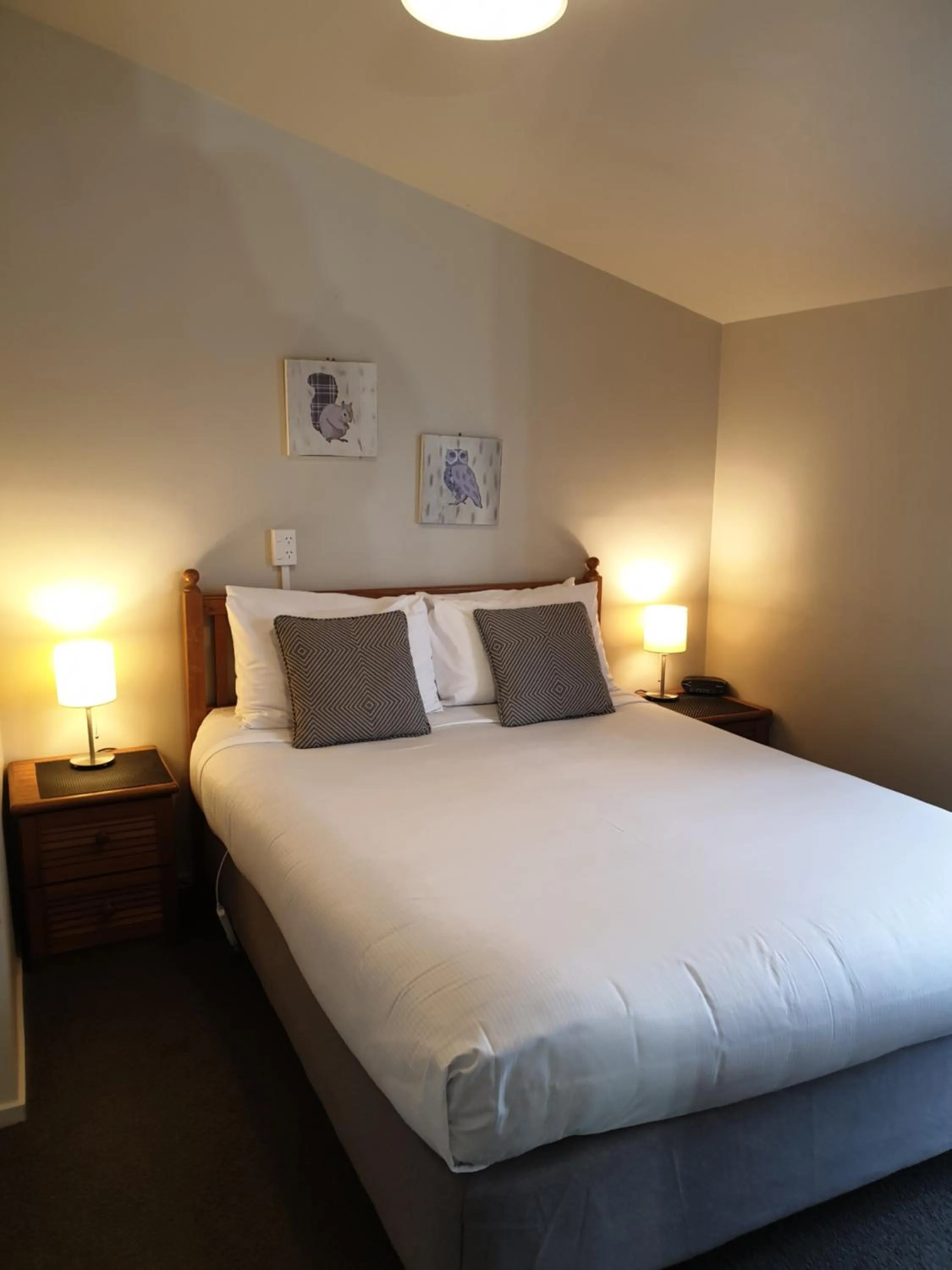 Bedroom, Bed in Northcote Motor Lodge