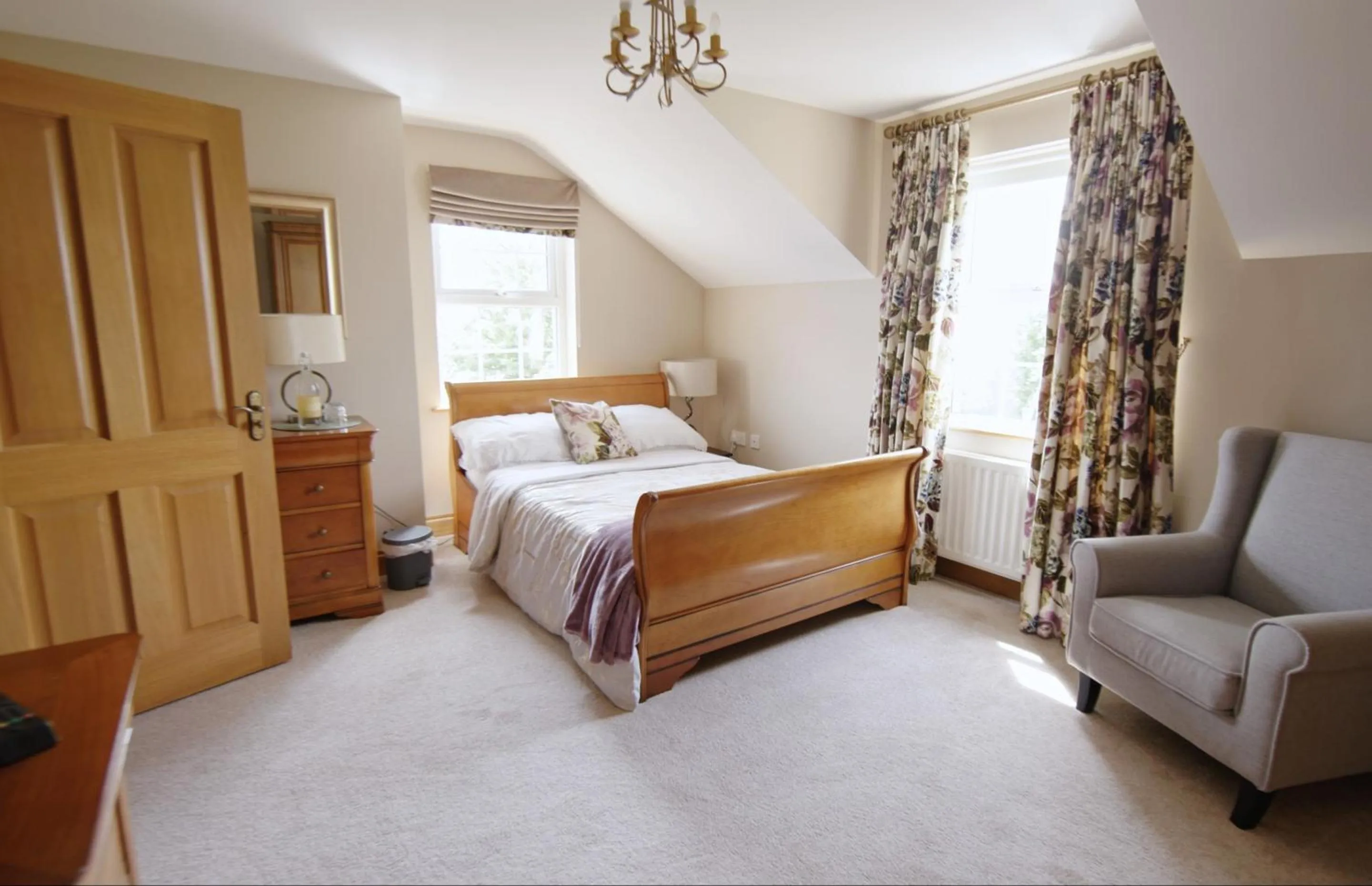 Bedroom, Bed in Drum Manor