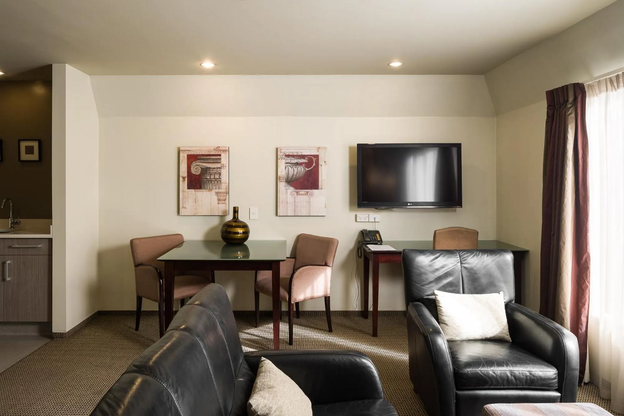 Communal lounge/ TV room in Carnmore Chateau Marlborough