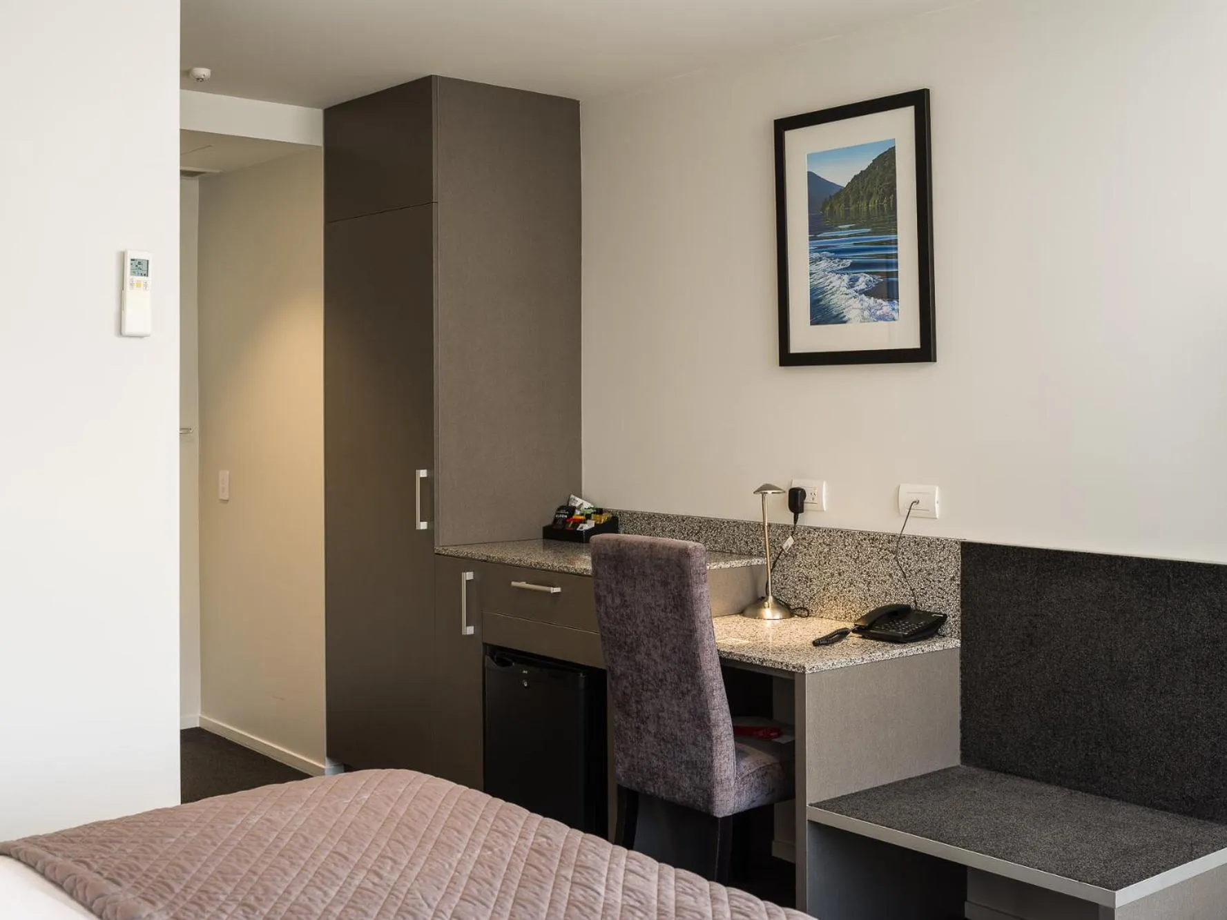 Bedroom, Bed in Carnmore Chateau Marlborough