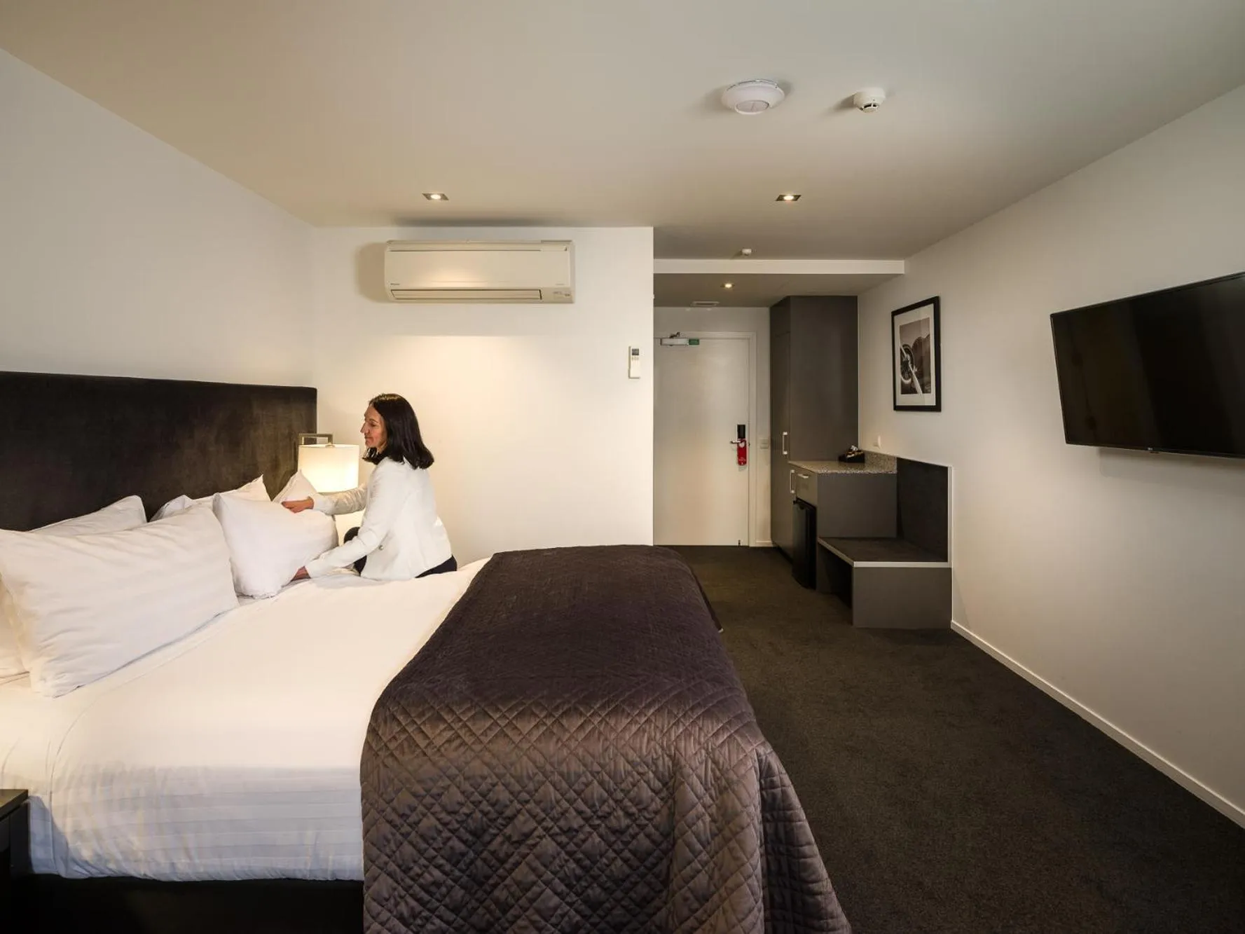 Bedroom, Bed in Carnmore Chateau Marlborough