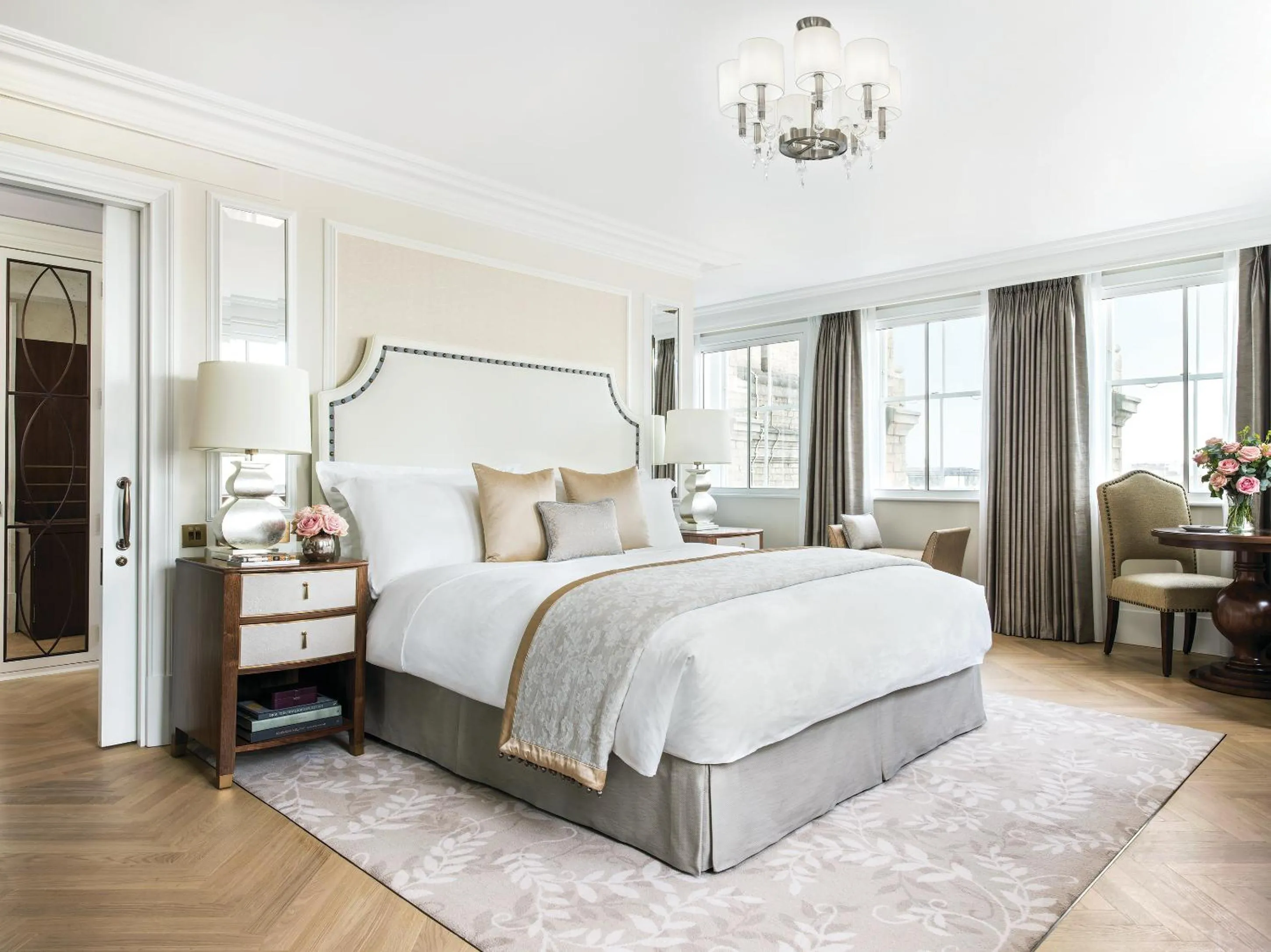 Bedroom, Bed in The Langham London