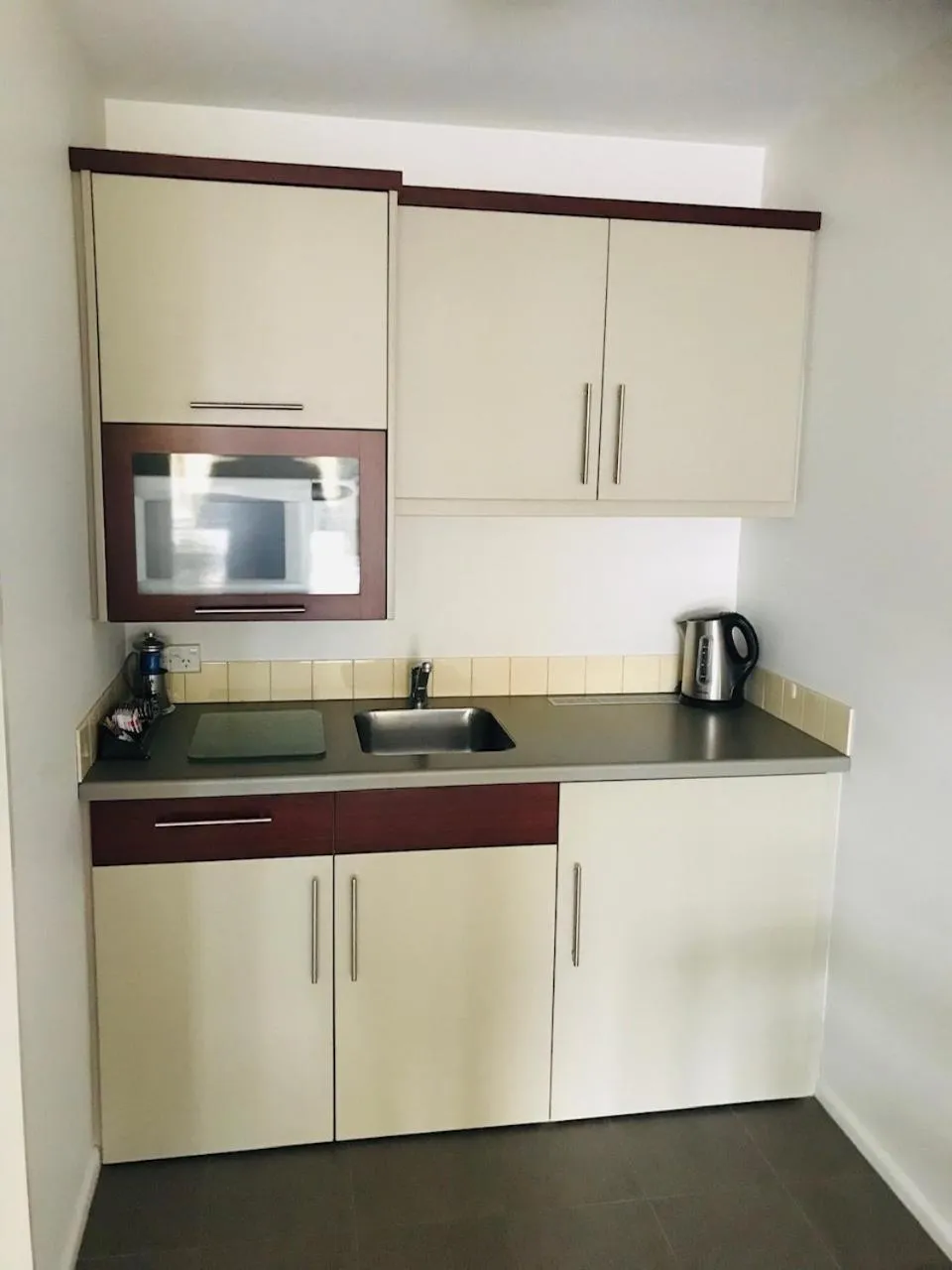 Kitchen or kitchenette in Tresori Motor Lodge
