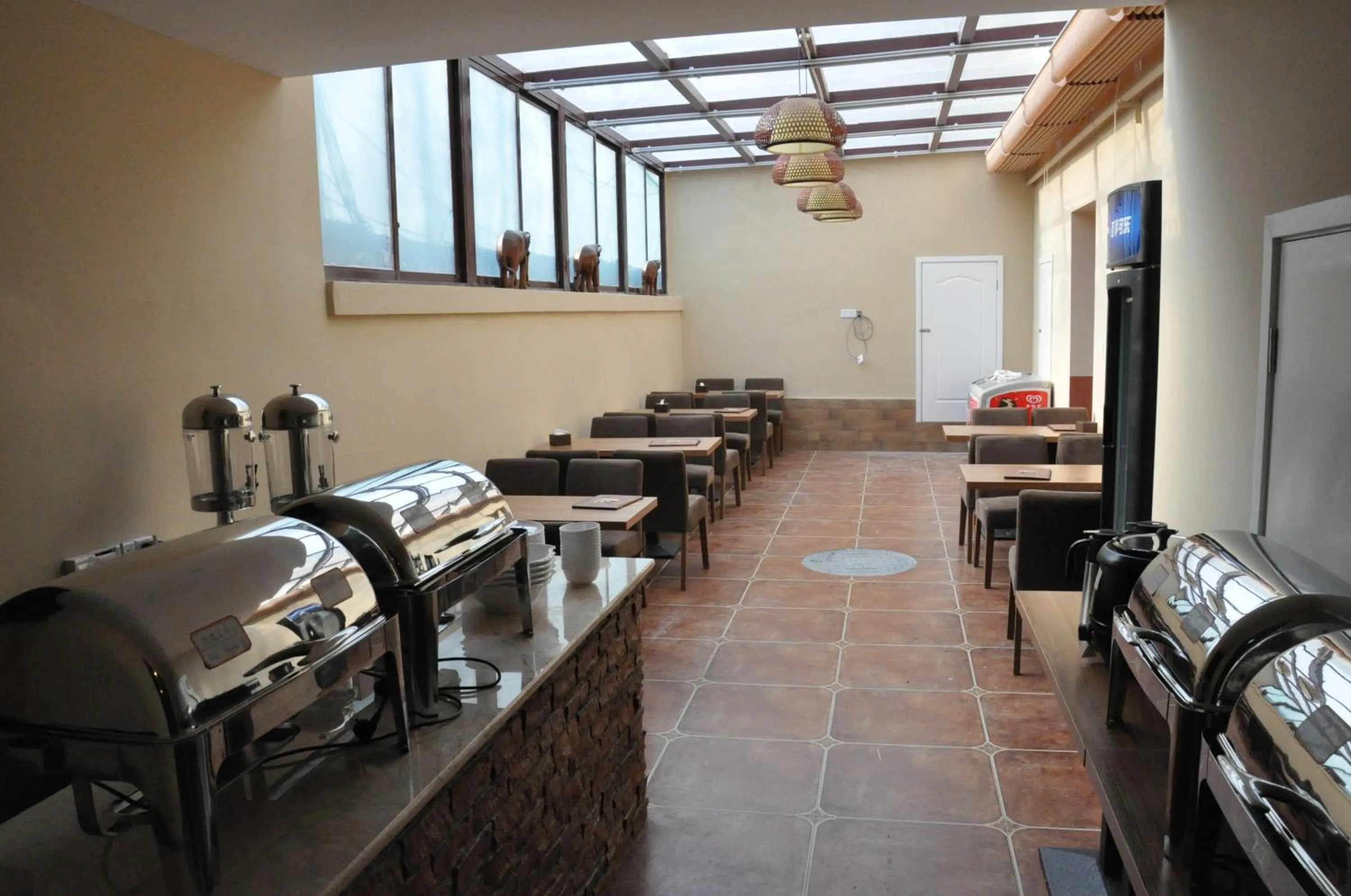 Restaurant/places to eat in Holly's Hostel