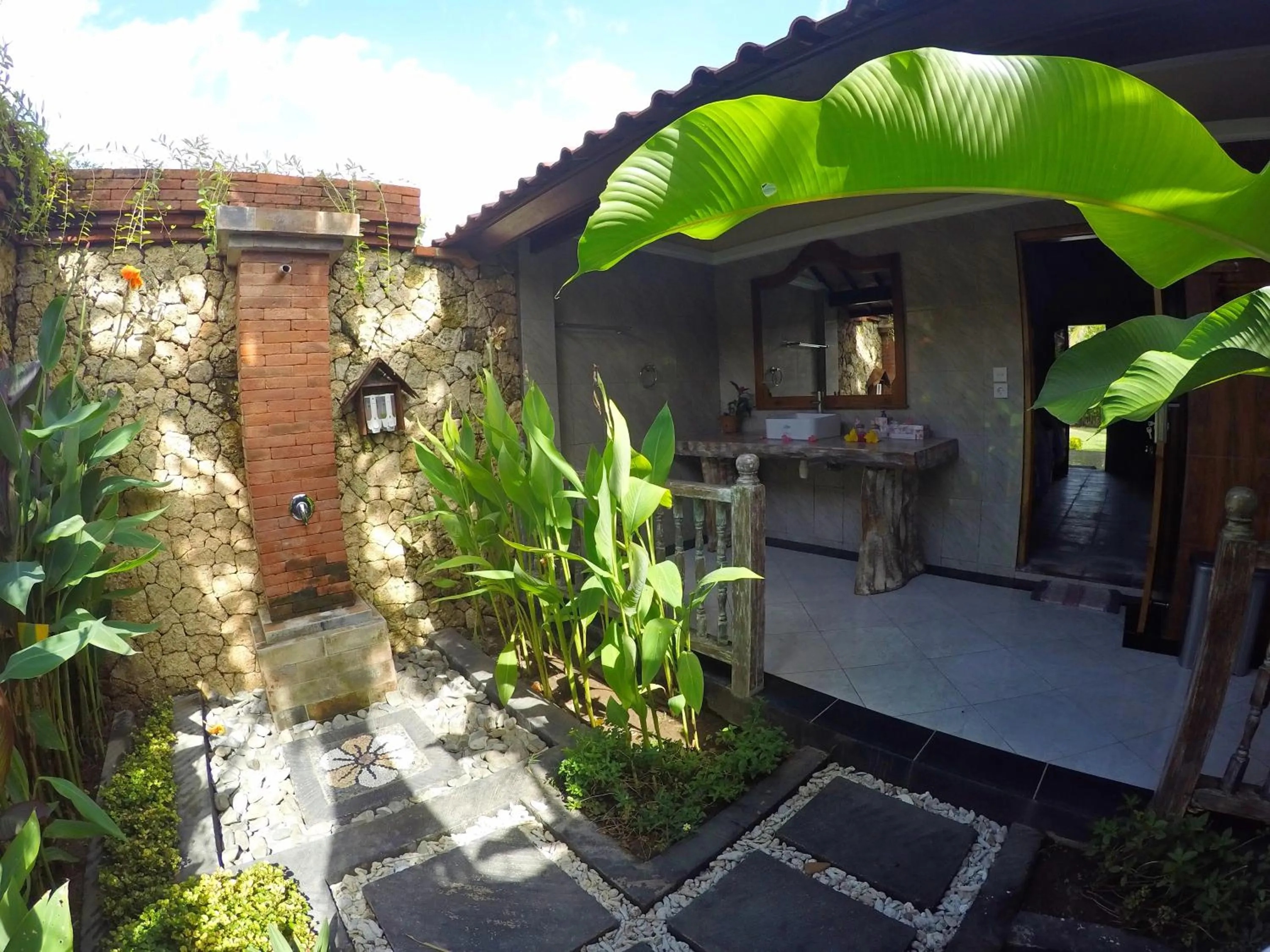 Shower in Mans Cottages & Spa