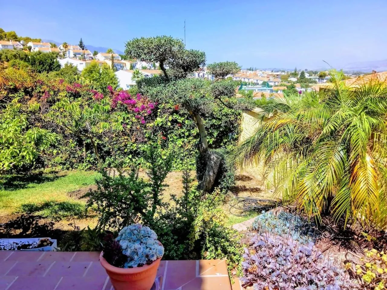 Garden in Villa Peralta, heated and private pool ,near beach and golf !