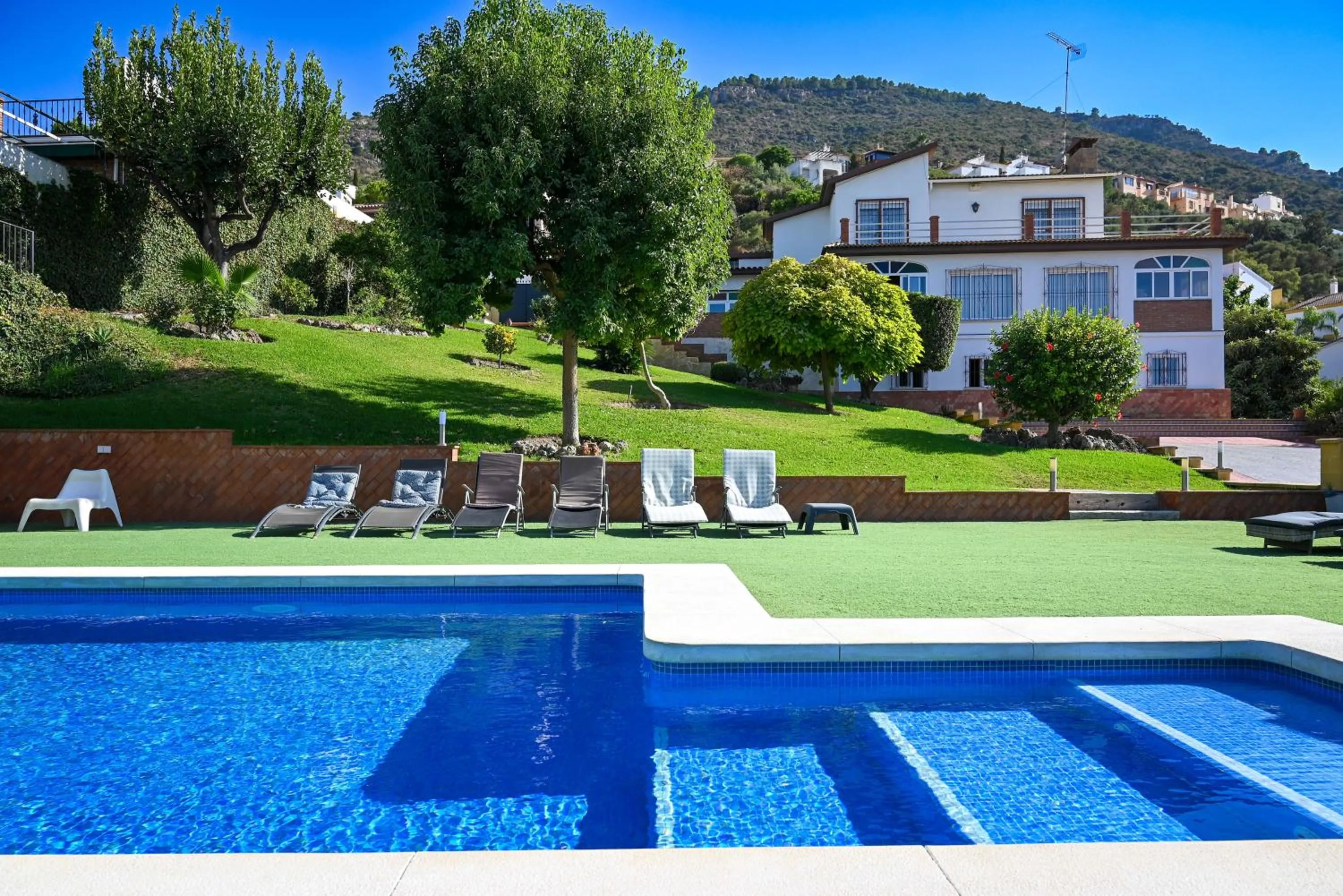 Swimming pool in Villa Peralta, heated and private pool ,near beach and golf !