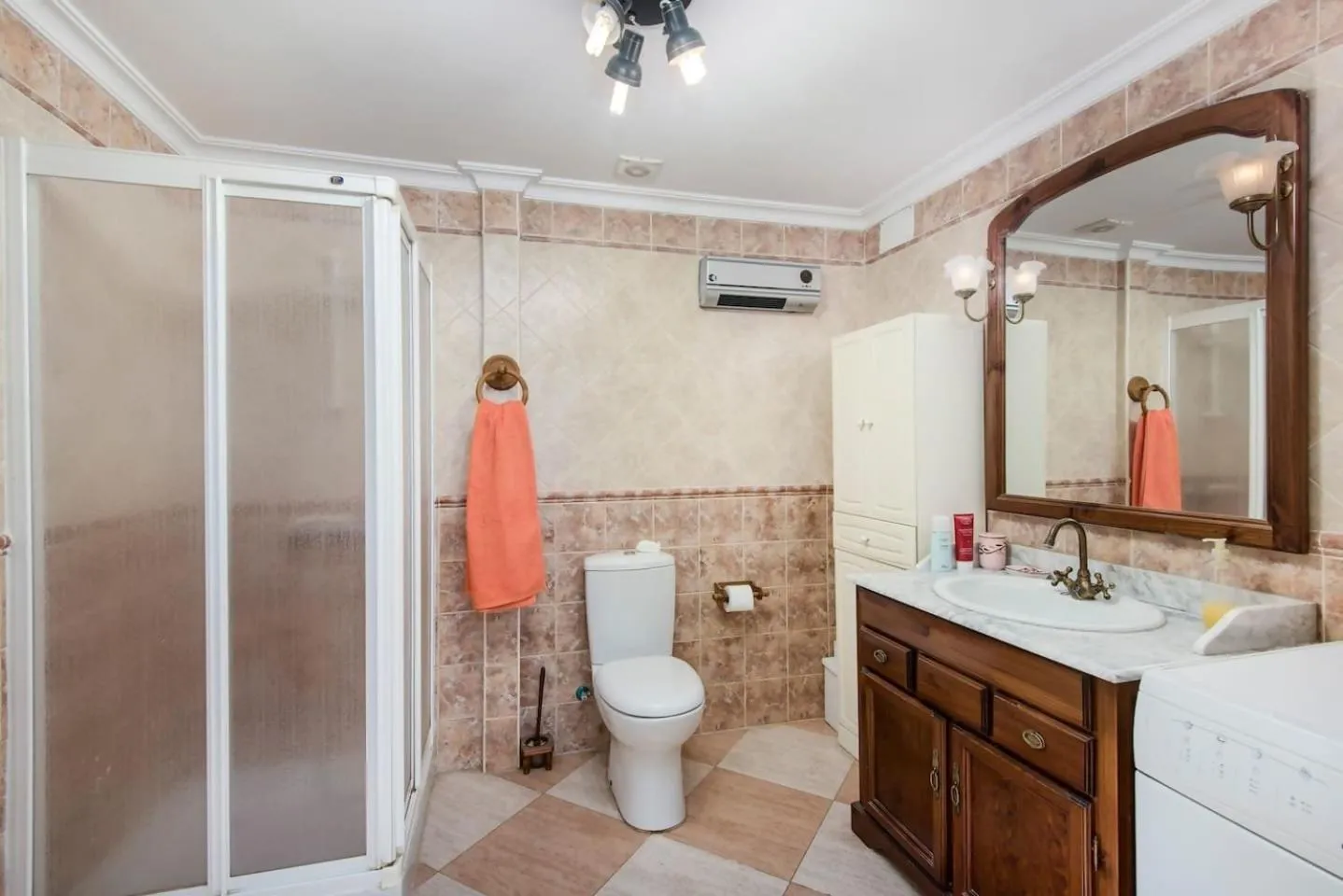 Bathroom in Villa Peralta, heated and private pool ,near beach and golf !