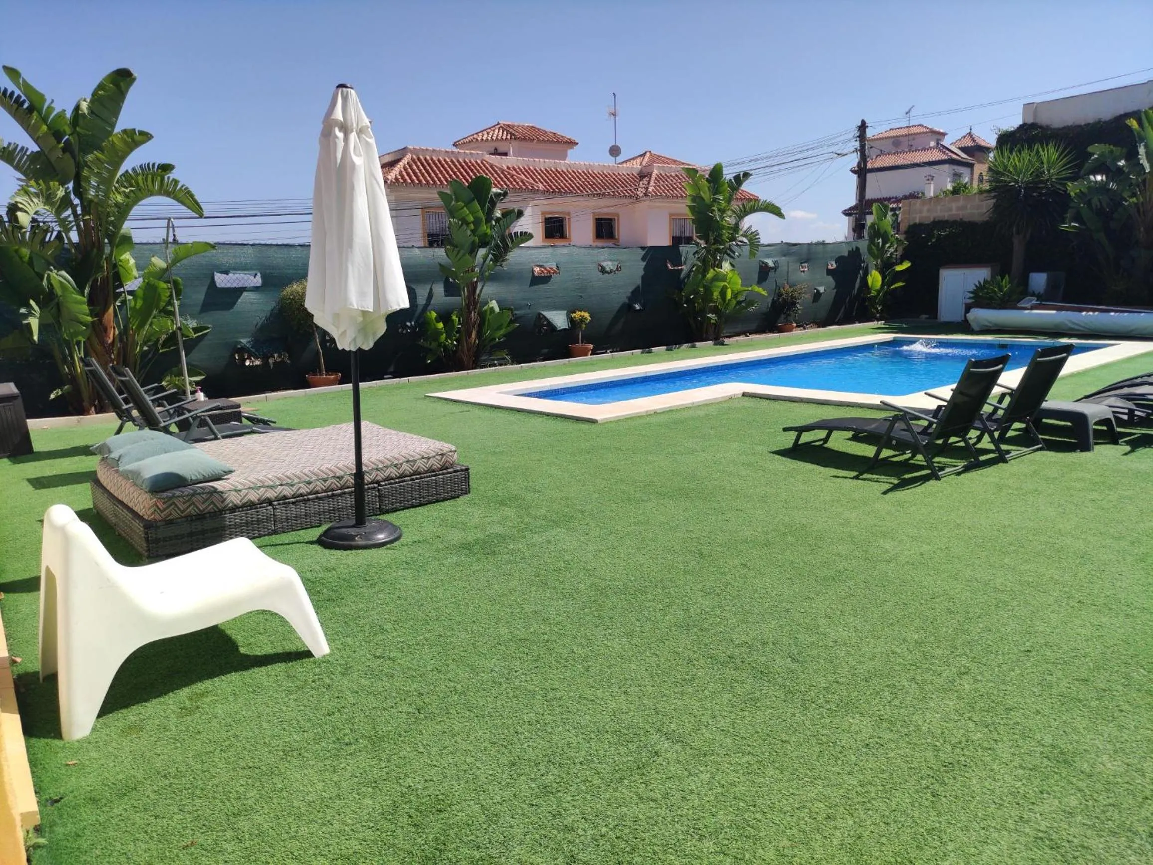Swimming pool in Villa Peralta, heated and private pool ,near beach and golf !