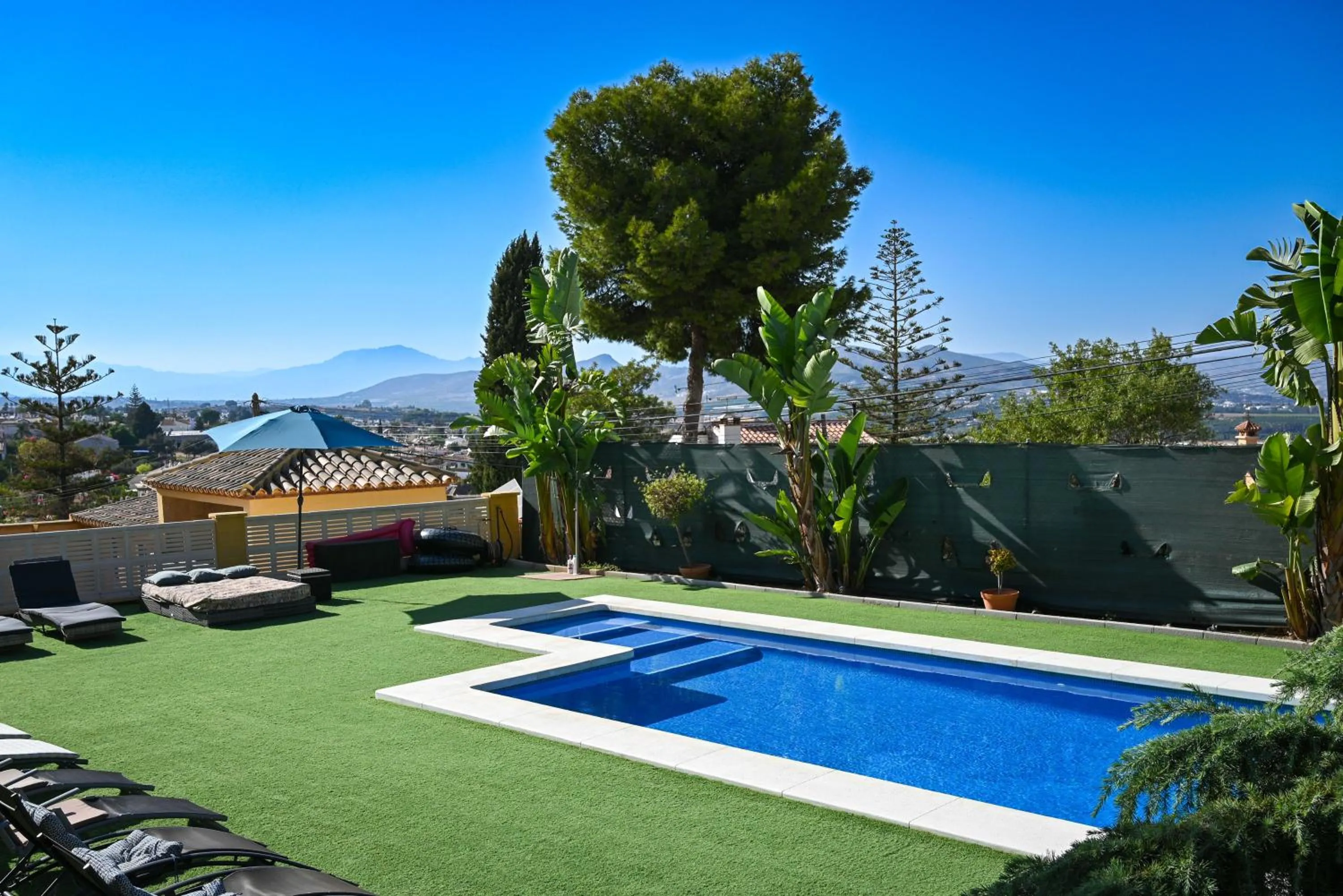 Swimming pool in Villa Peralta, heated and private pool ,near beach and golf !