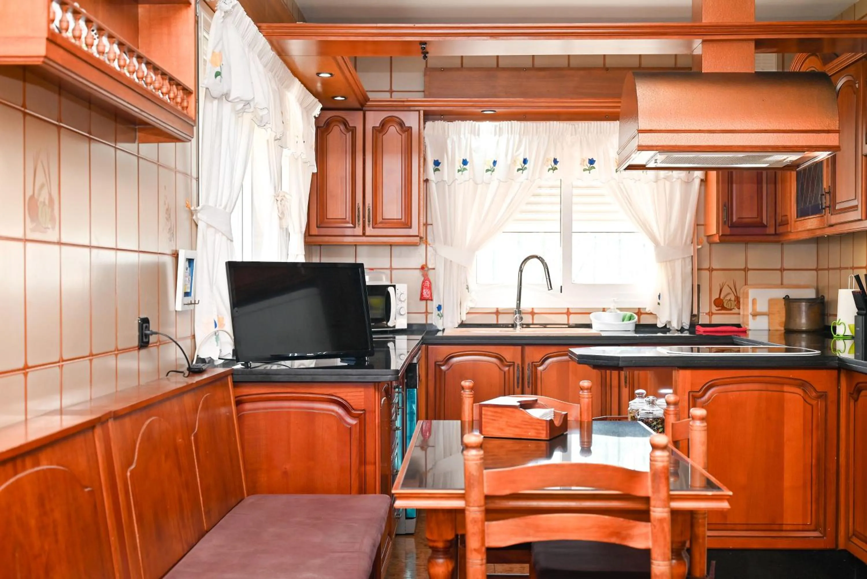 Kitchen or kitchenette in Villa Peralta, heated and private pool ,near beach and golf !
