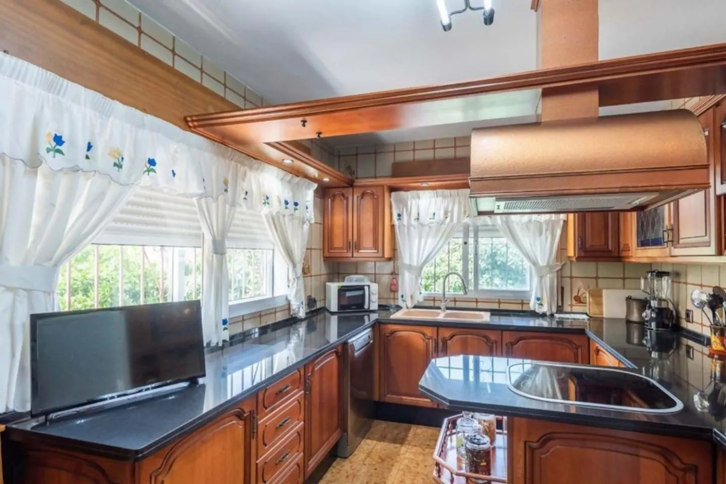 Kitchen or kitchenette in Villa Peralta, heated and private pool ,near beach and golf !