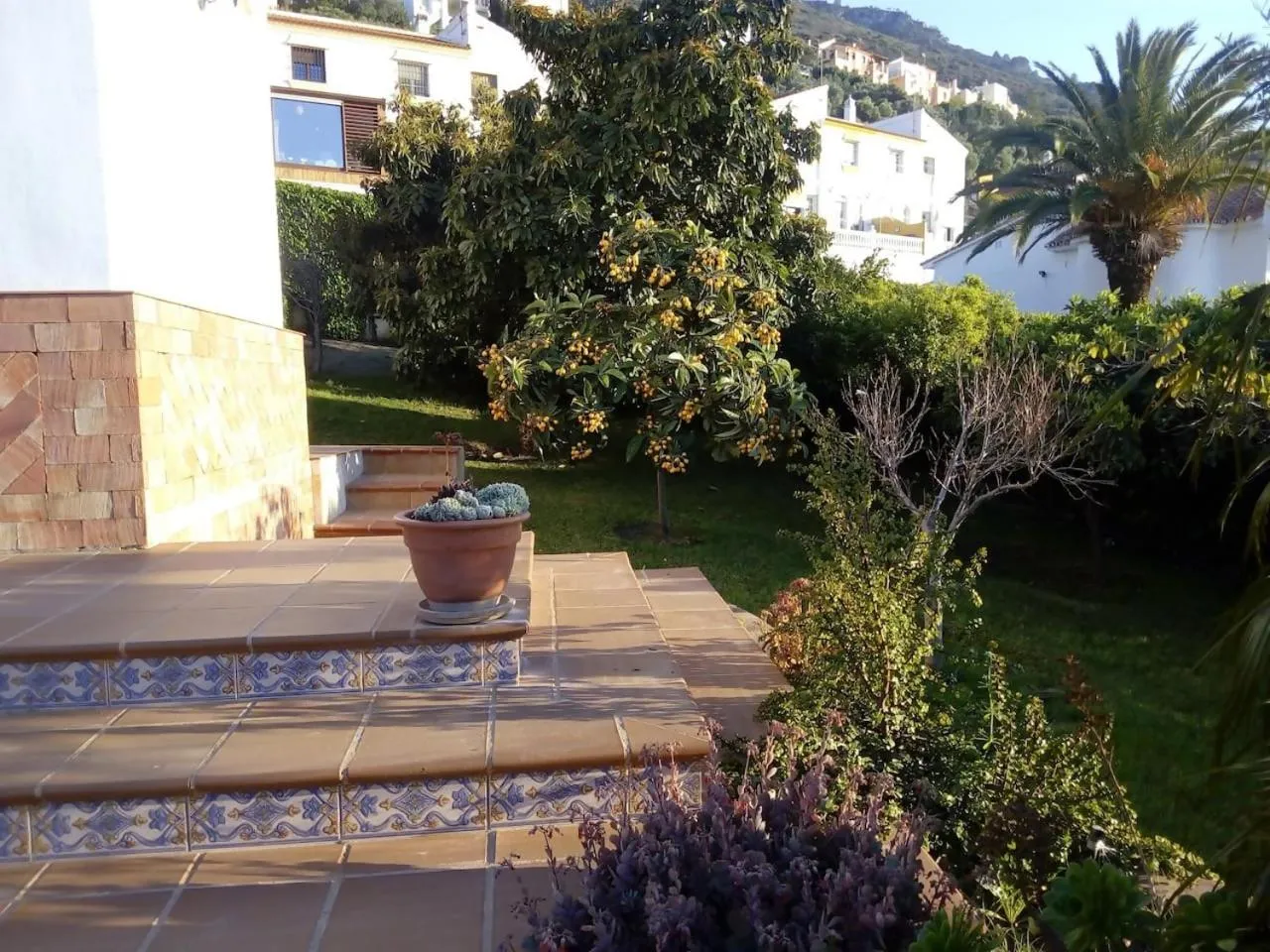 Garden view in Villa Peralta, heated and private pool ,near beach and golf !
