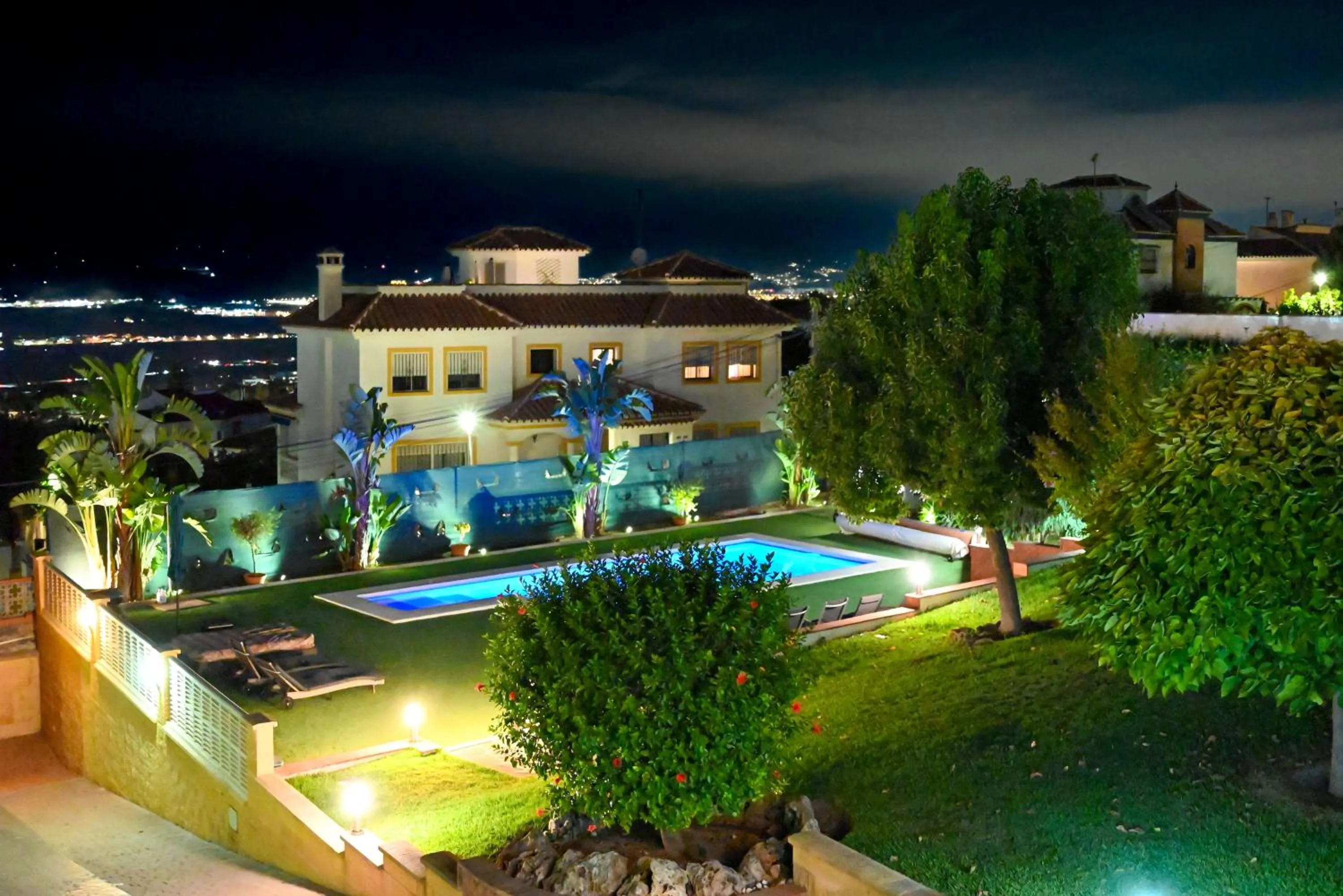 Swimming pool in Villa Peralta, heated and private pool ,near beach and golf !