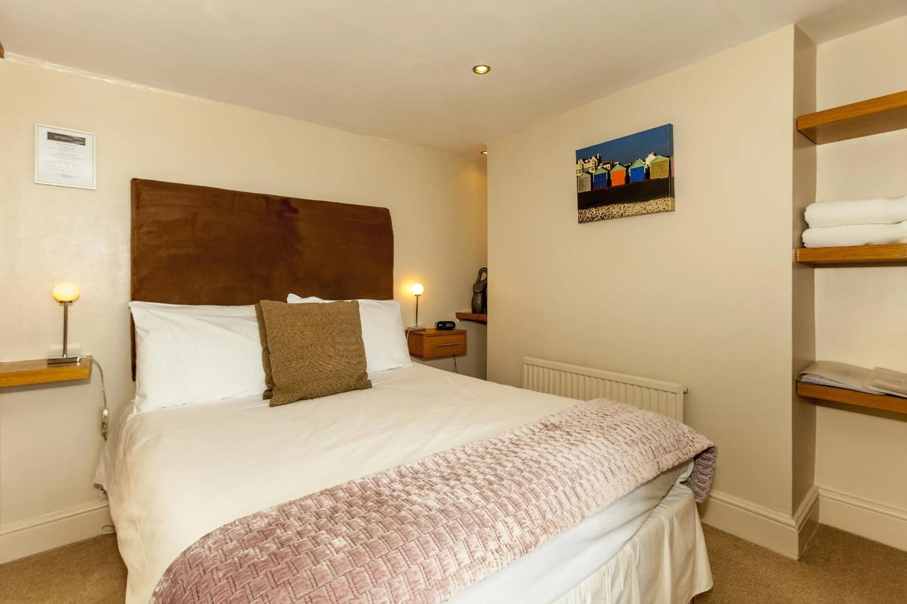 Bedroom, Bed in Brightonwave