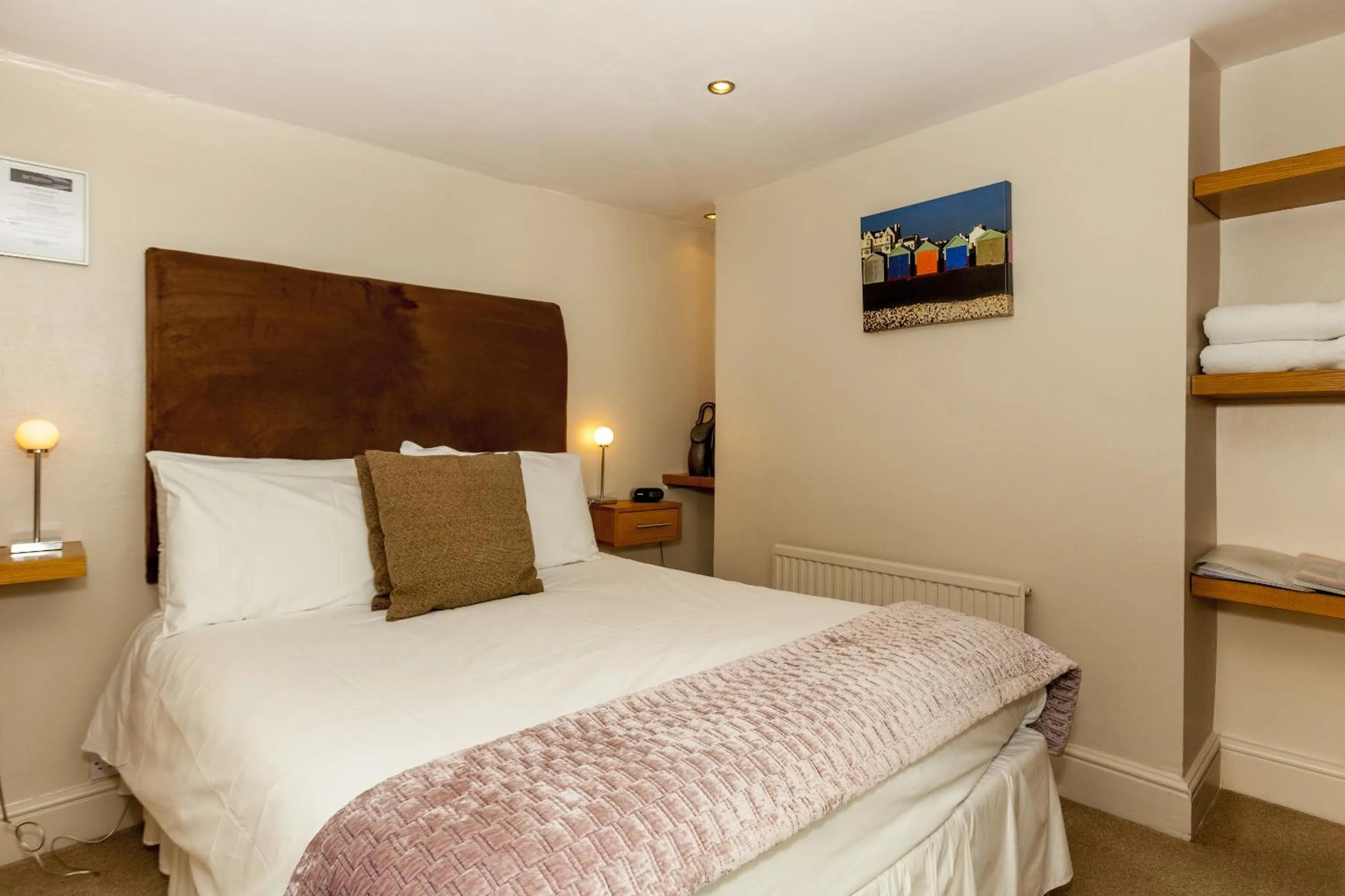 Bedroom, Bed in Brightonwave