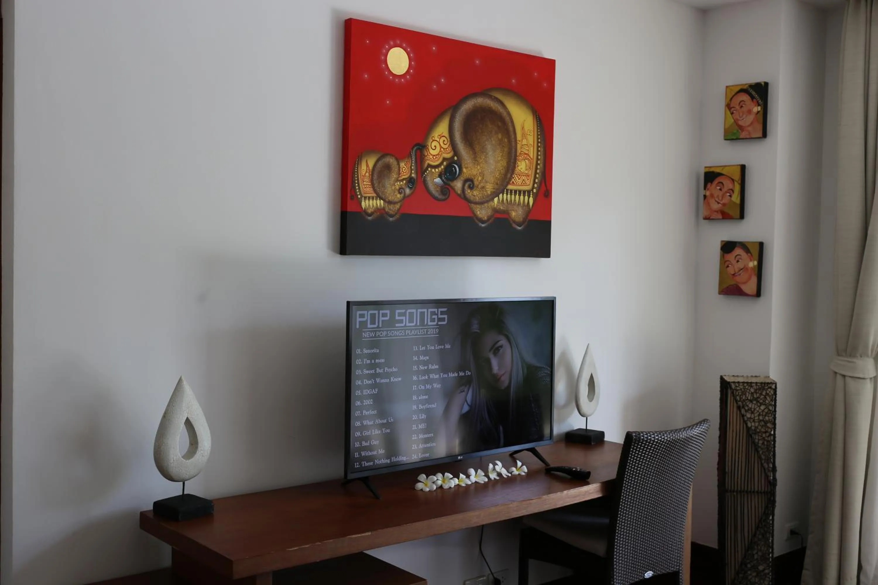 TV and multimedia in Laguna Villas Boutique Hotel