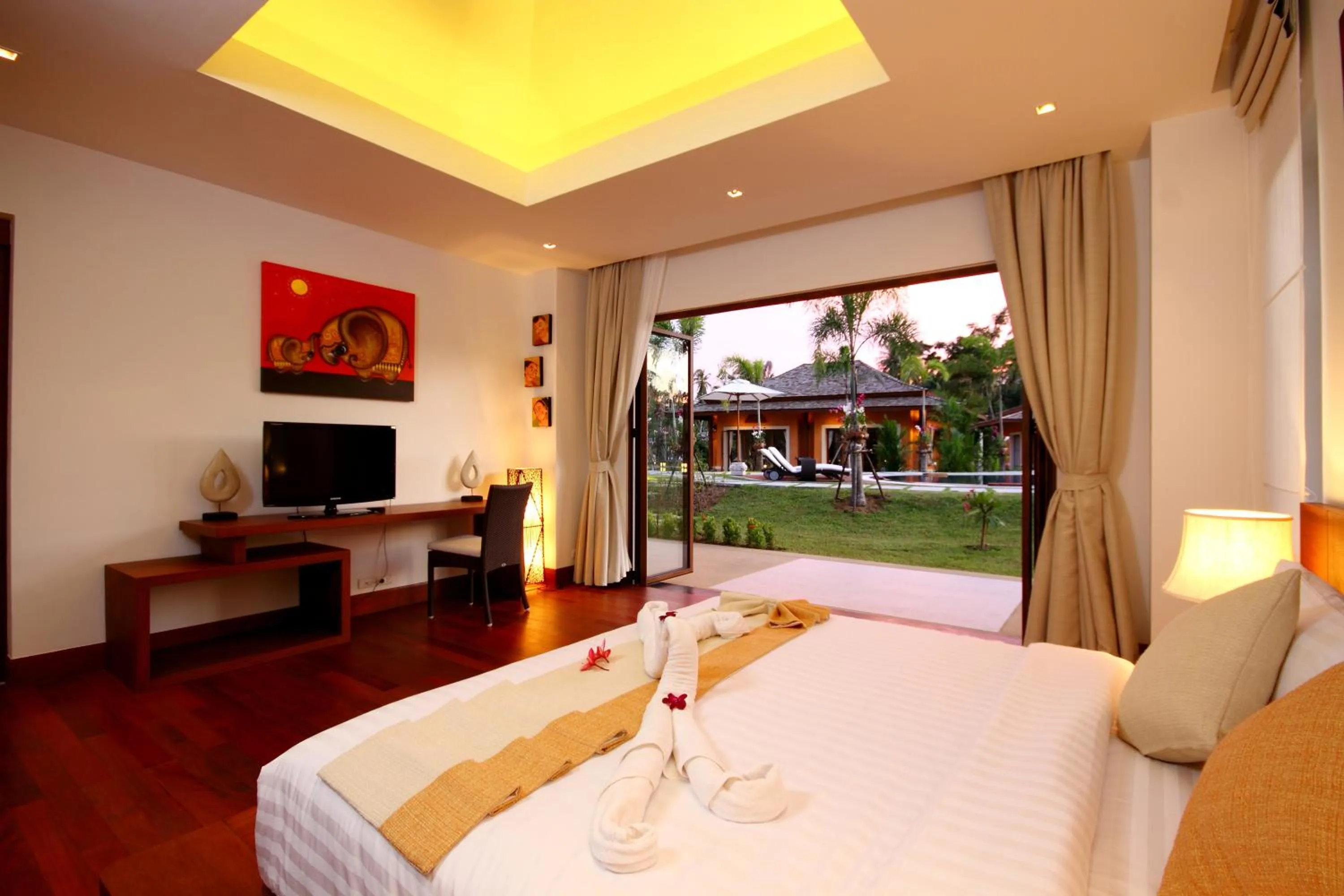 Bed in Laguna Villas Boutique Hotel