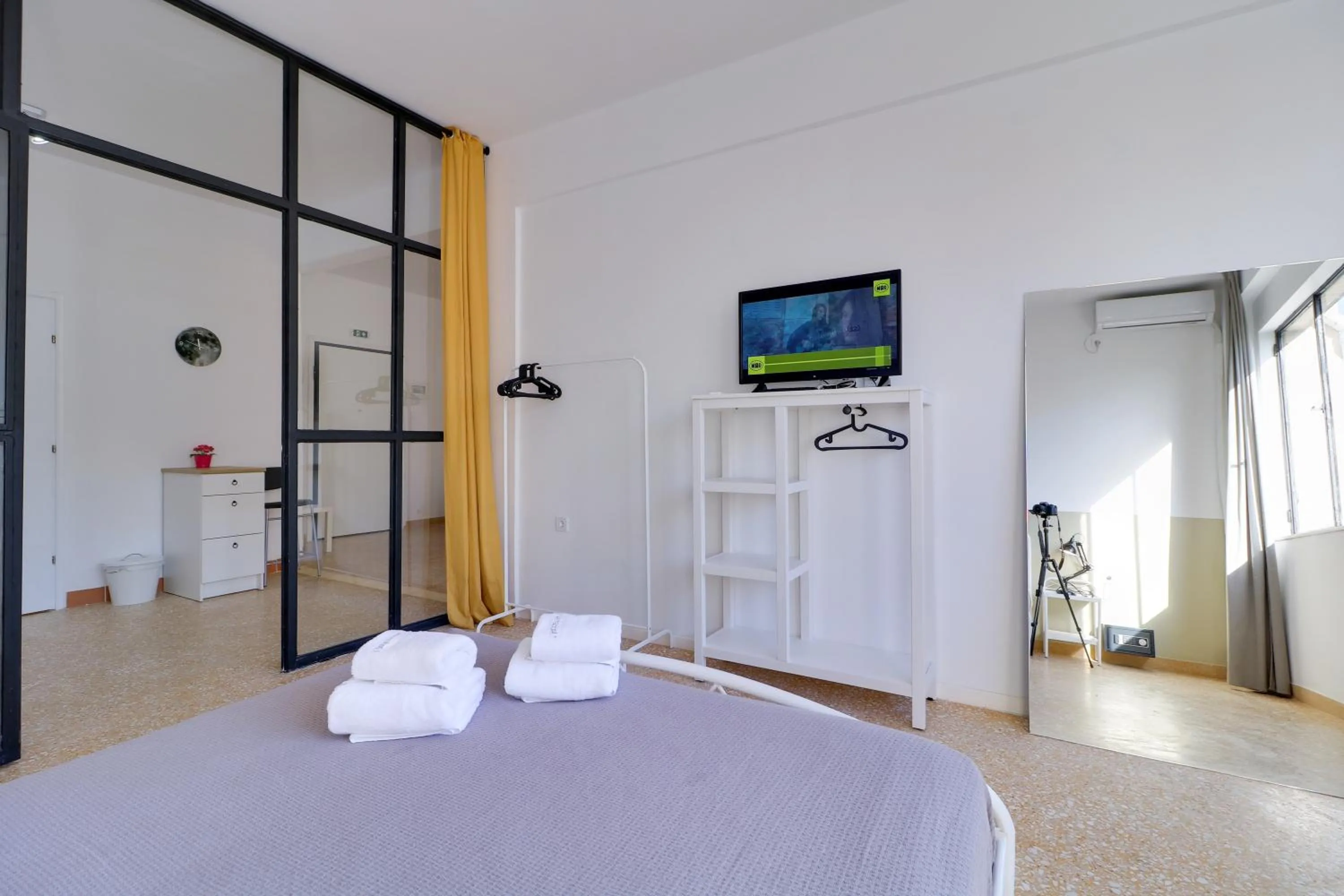 Photo of the whole room, Bed in athens.apartotel.1