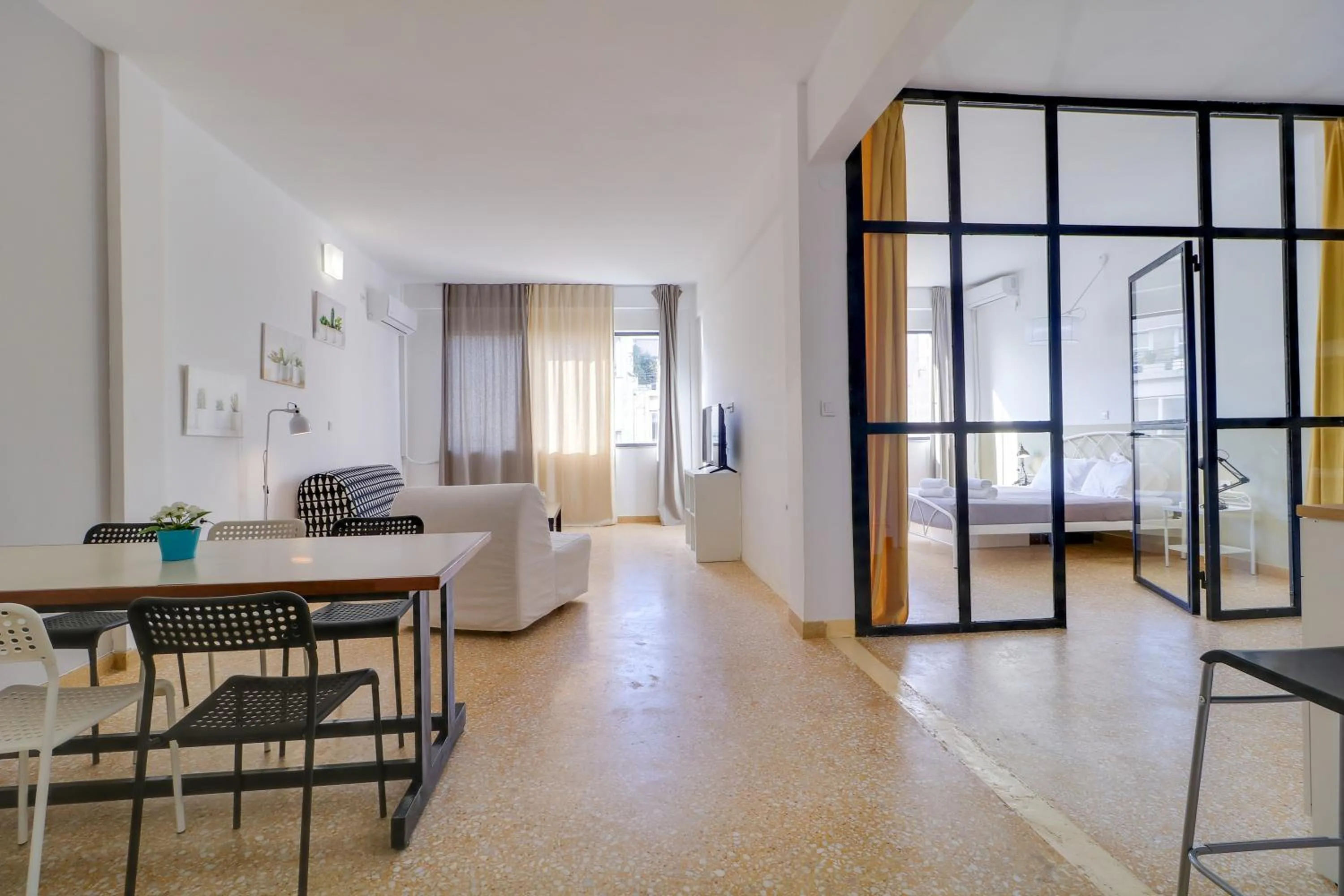 Living room, Bed in athens.apartotel.1