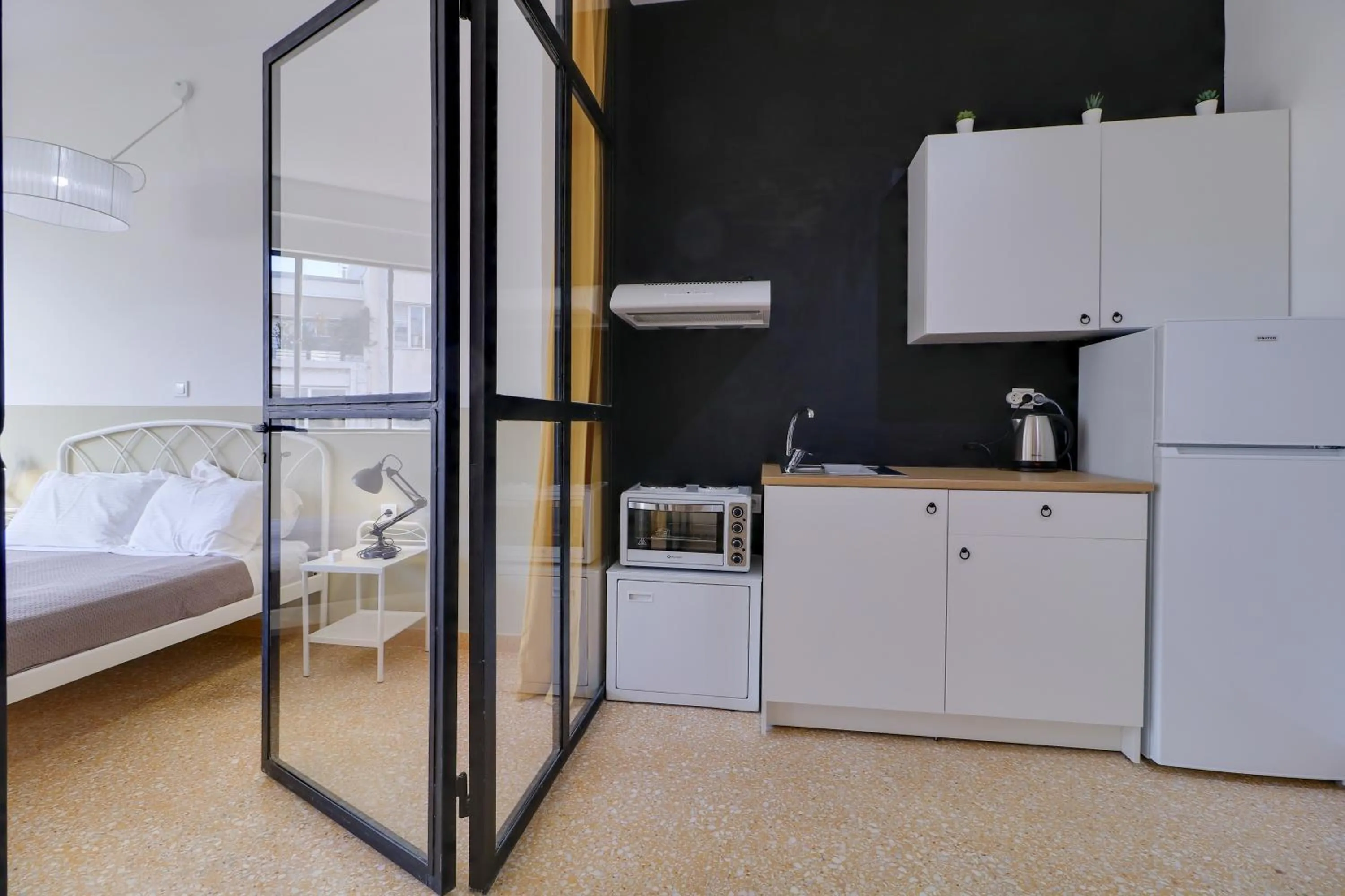 Kitchen or kitchenette, Bed in athens.apartotel.1