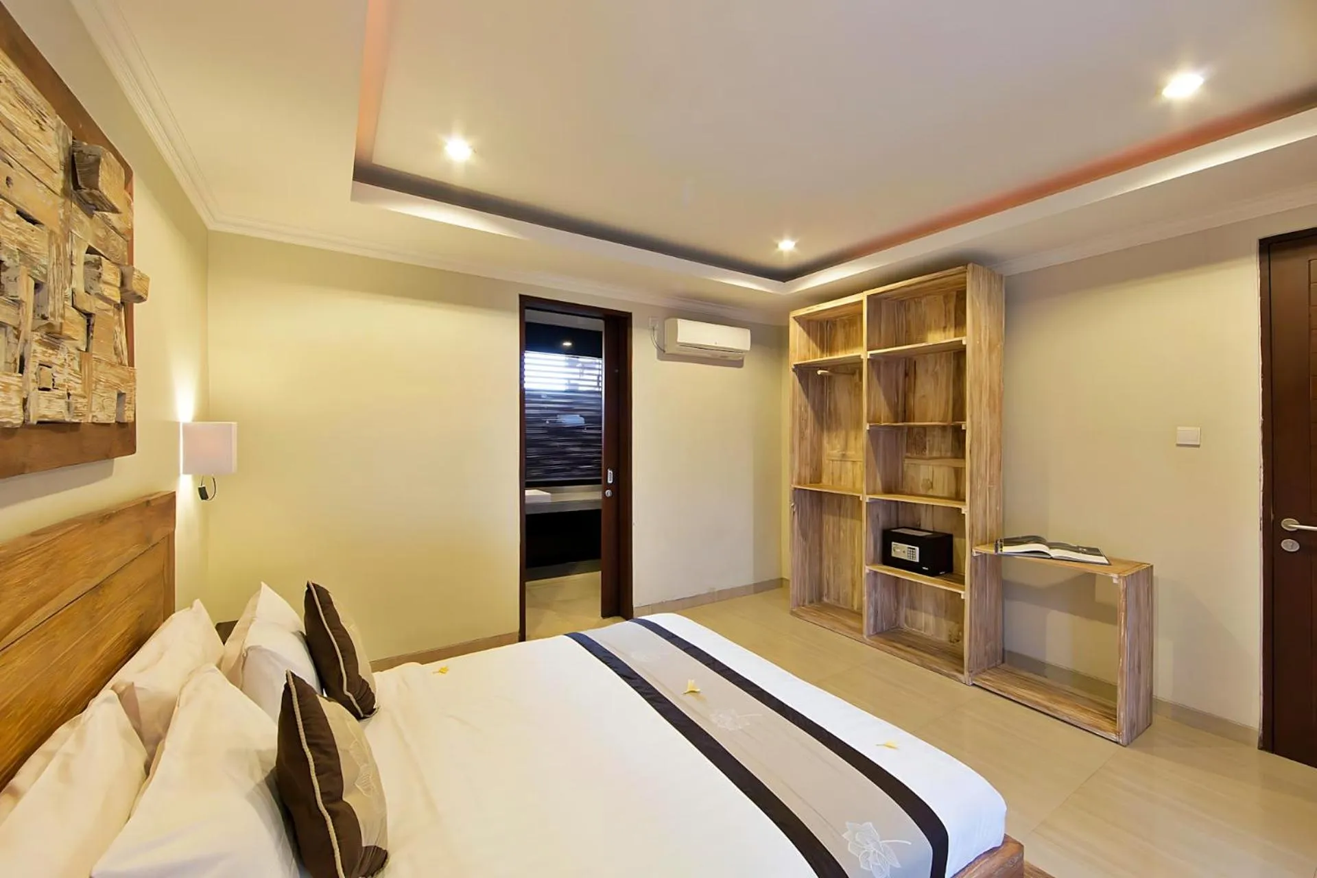 Bedroom, Bed in White Lotus Villas Seminyak