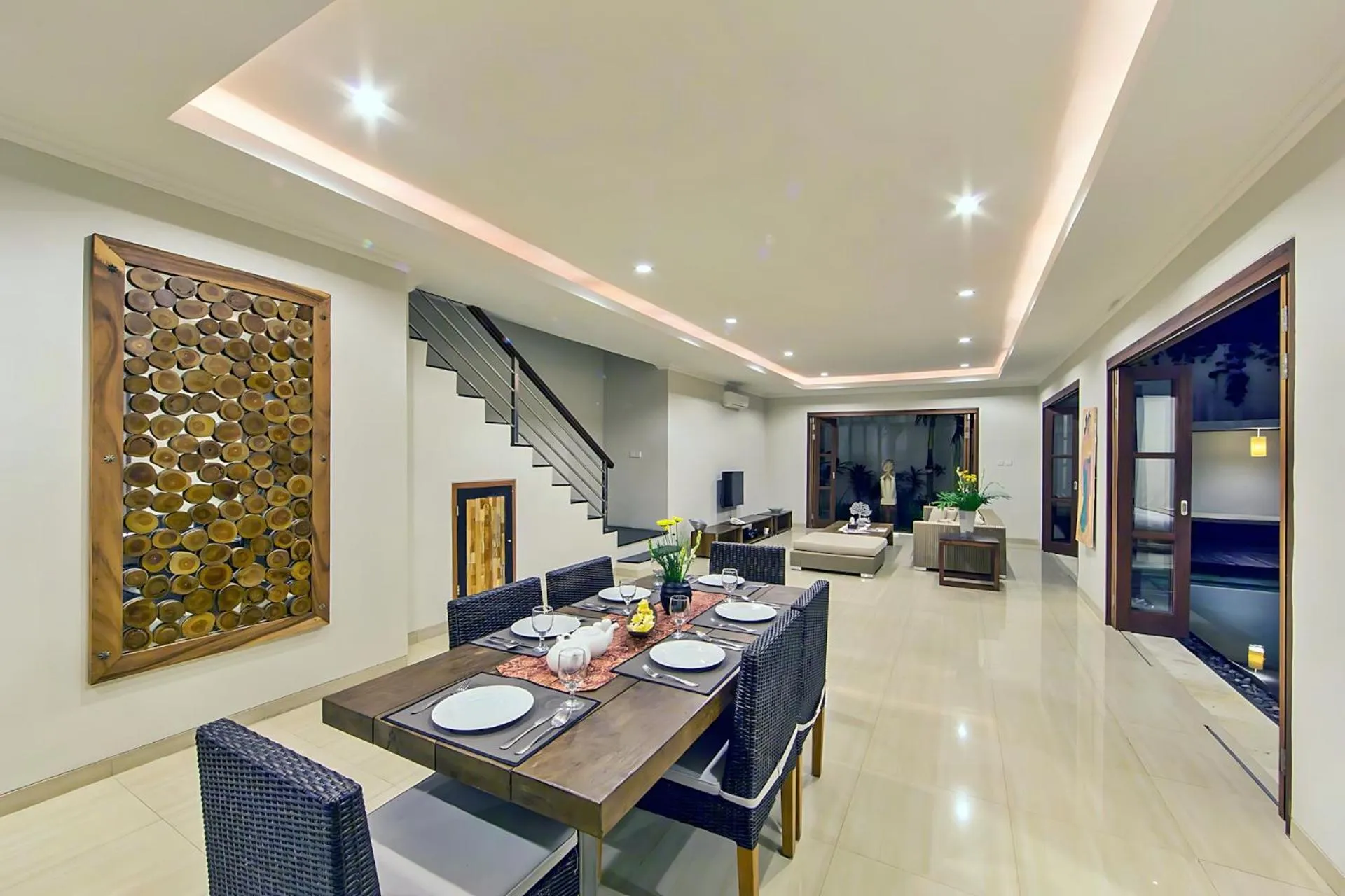 Dining area in White Lotus Villas Seminyak