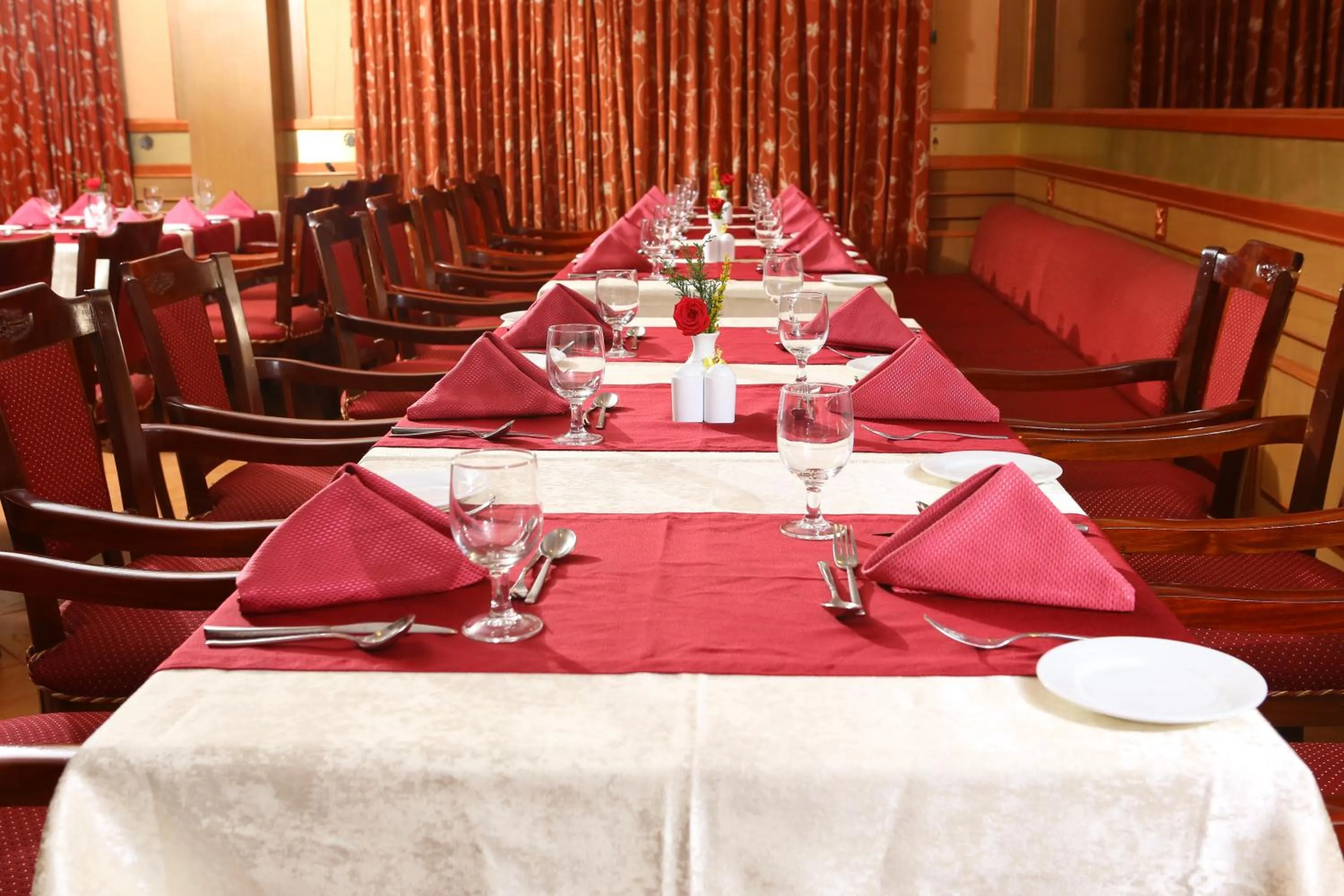 Restaurant/places to eat in Joys Palace Hotel