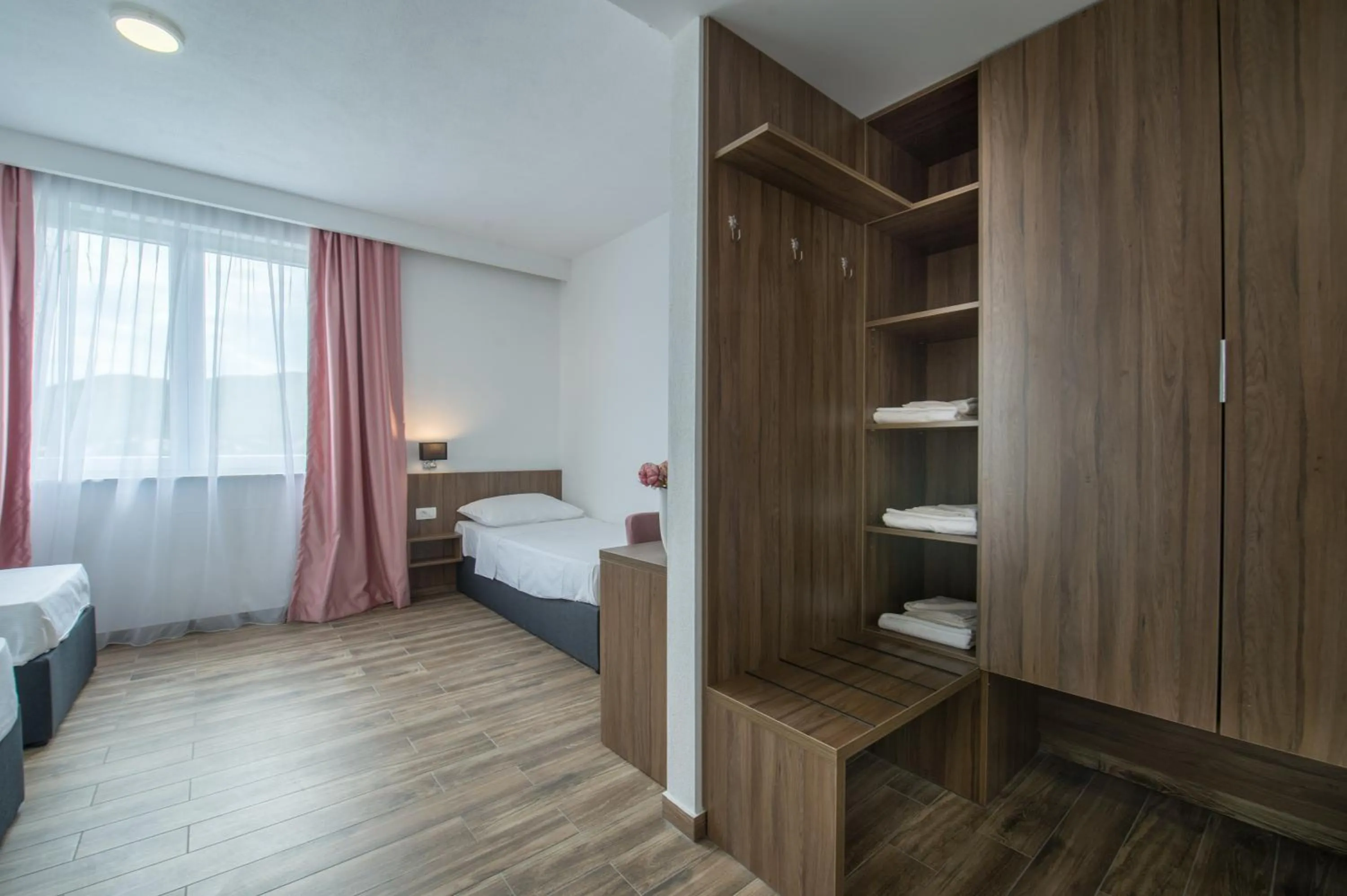 Hotel Tau