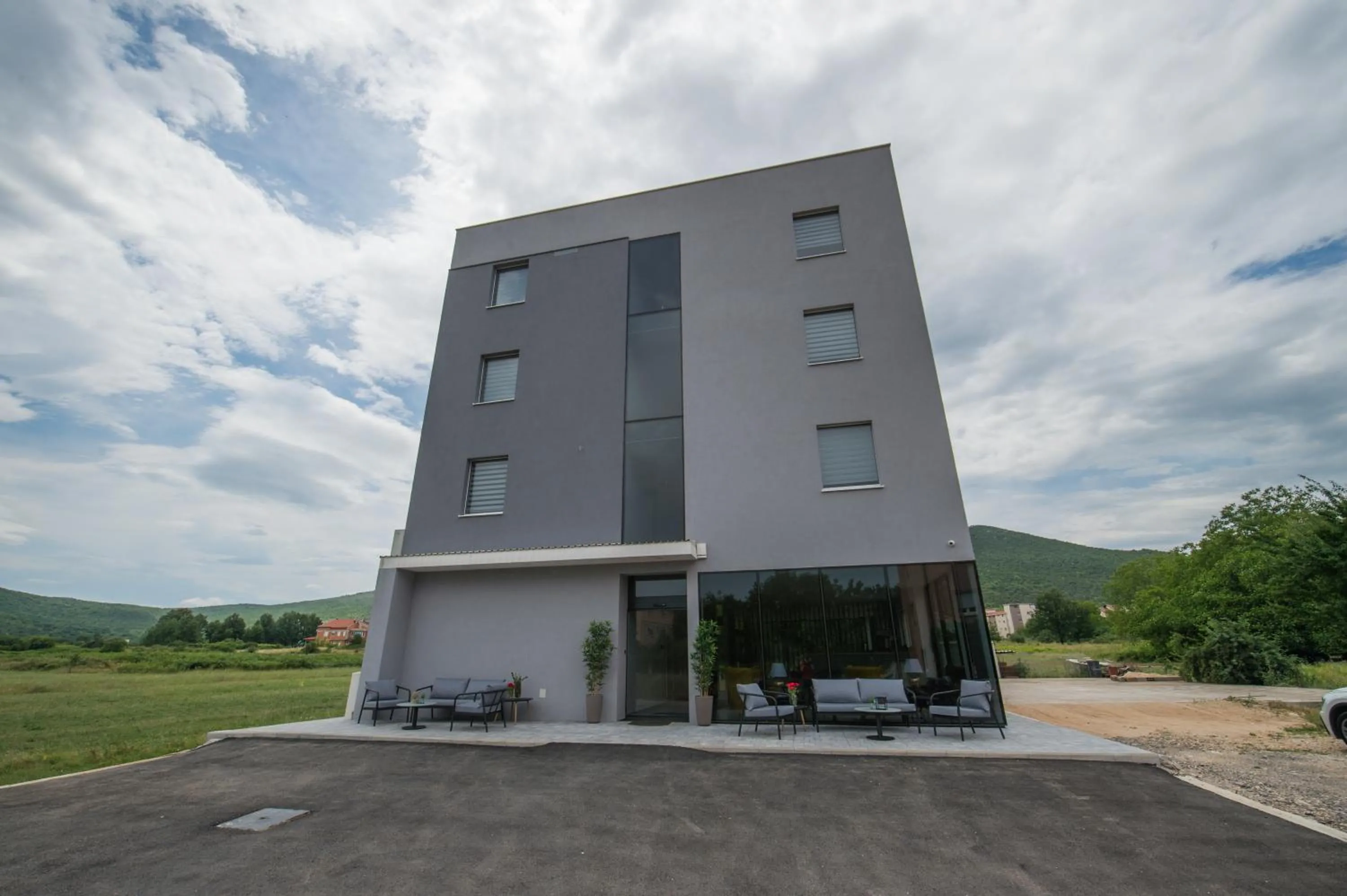 Hotel Tau
